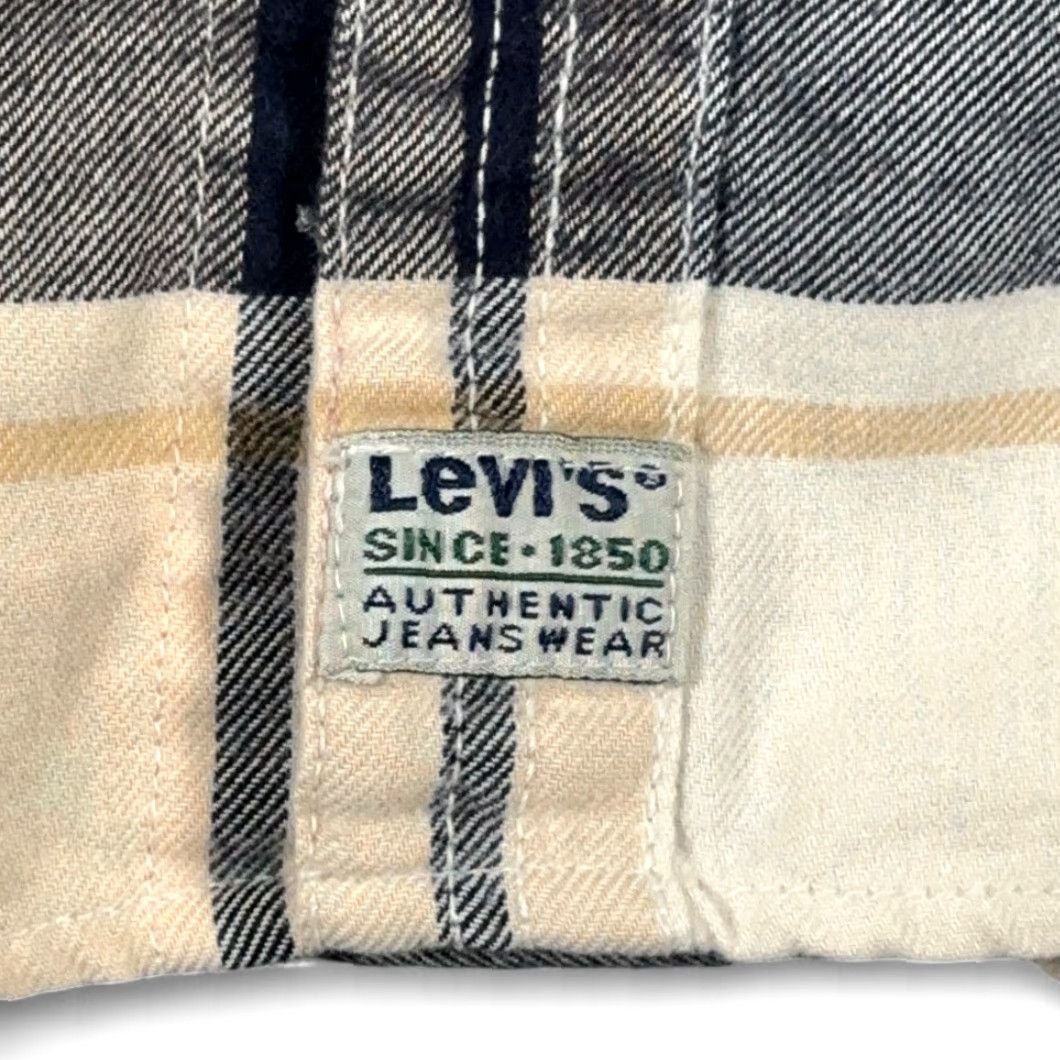 Levi's VINTAGE Levi's Shirt Adult XL Brown Plaid Flannel Workwear Grunge 90s Levi's tag Pockets 90s Mens XL Compact Size US XL / EU 56 / 4 - 7 Thumbnail