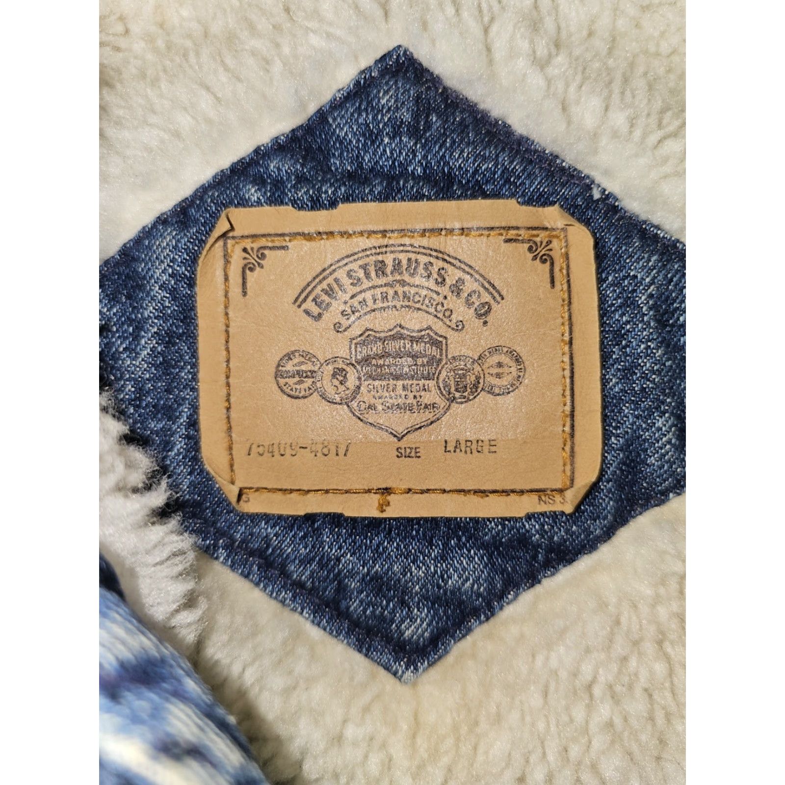 Levi's VINTAGE Levi's Trucker Jacket Denim Blue Sherpa Lined Made in USA Mens L Size 80s - Size US L / EU 52-54 / 3 - 4 Thumbnail