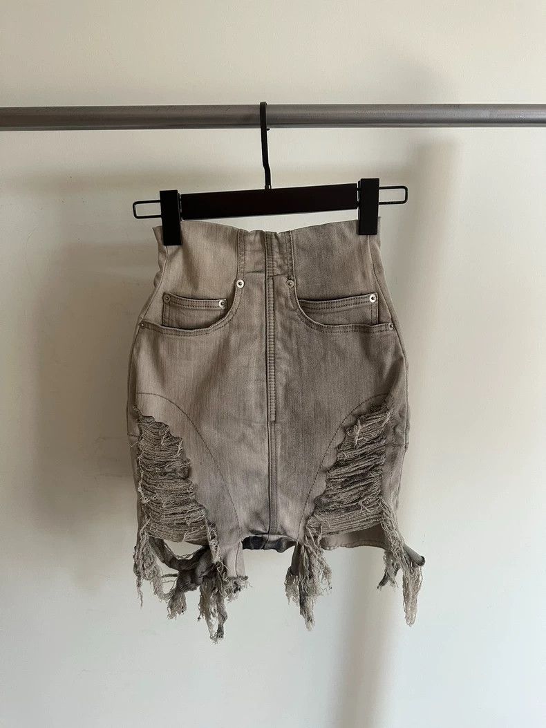 Rick Owens Rick Owens Denim Fringed Destruction Shorts Size 25" / US 0 / IT 36 - 1 Thumbnail