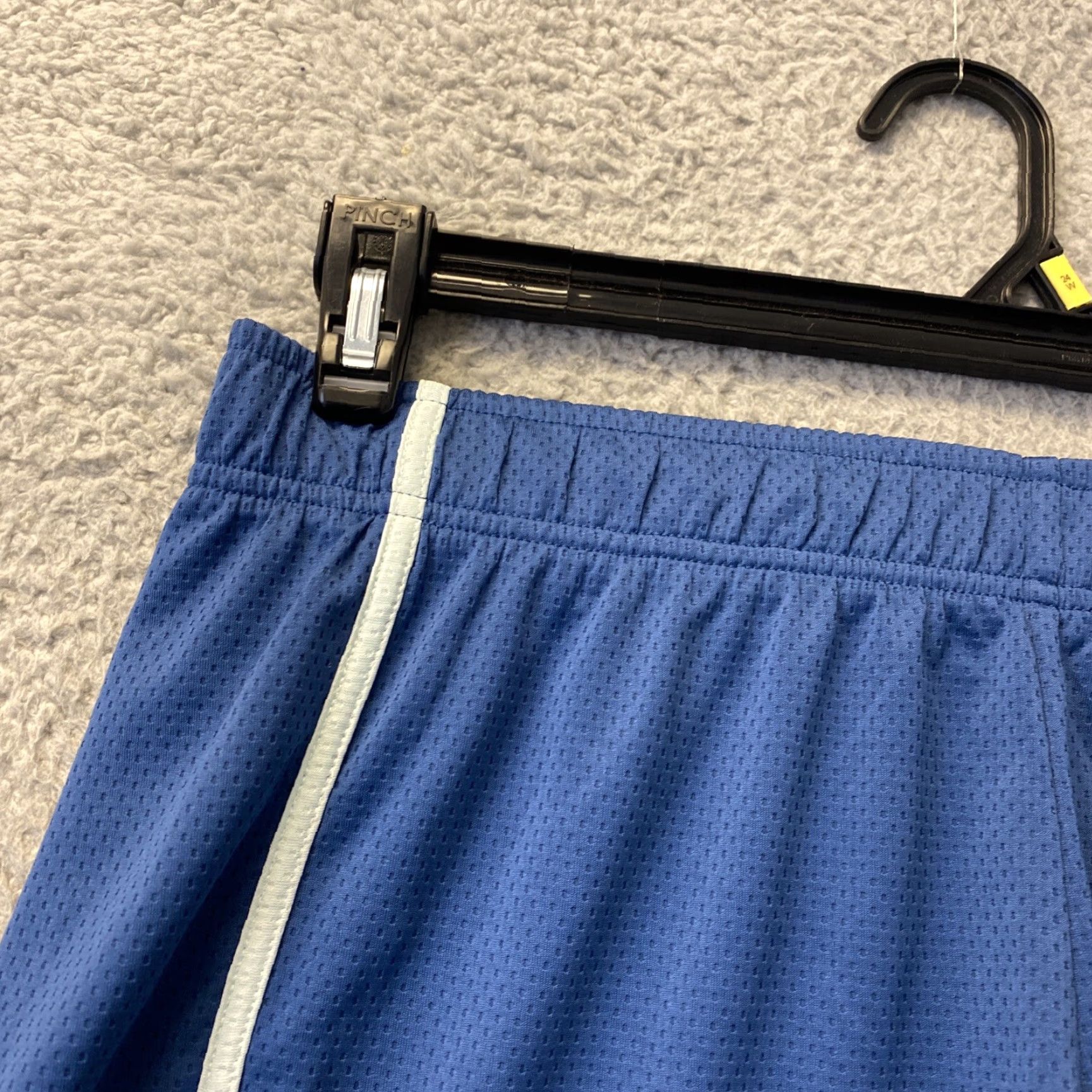 Under Armour Under Armour Women's Heat Gear Running Shorts Size MD Blue Polyester/ 37-70 Size 32" / US 10 / IT 46 - 5 Thumbnail