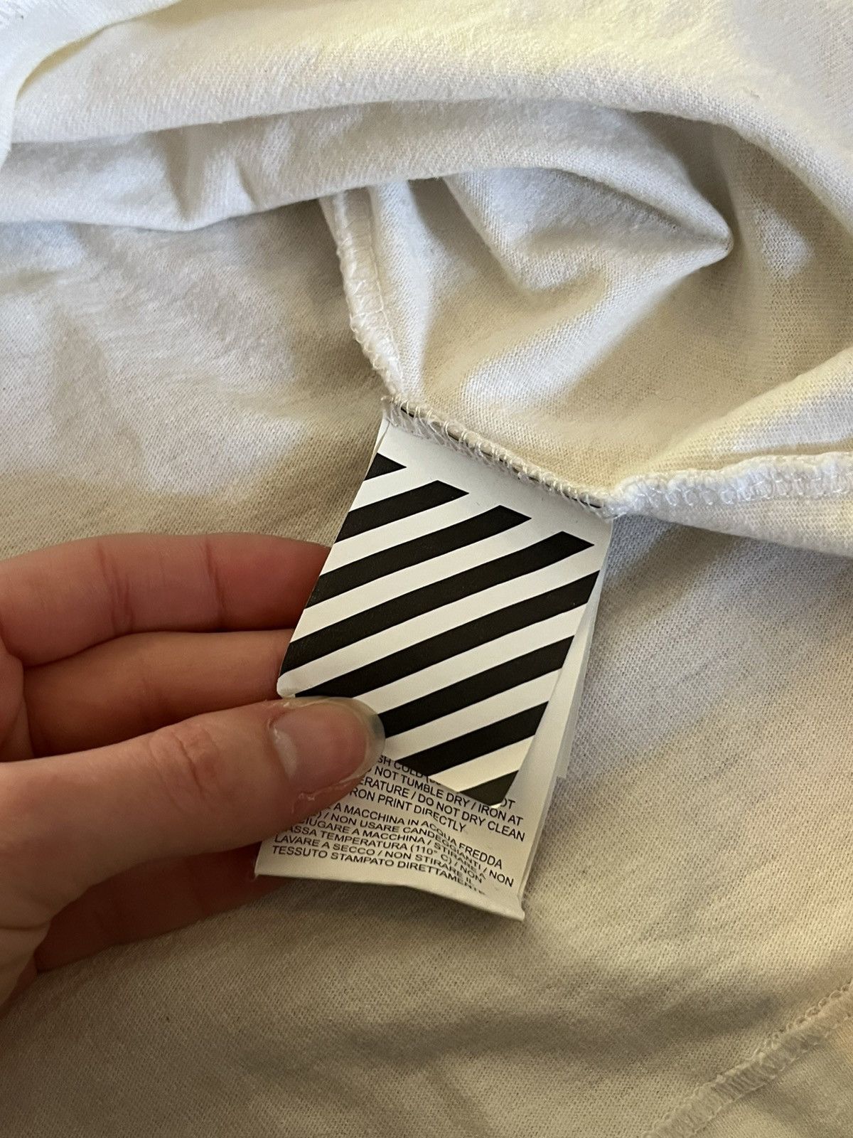 Off-White Off-White classic white T-shirt w graphic back Size US M / EU 48-50 / 2 - 6 Thumbnail