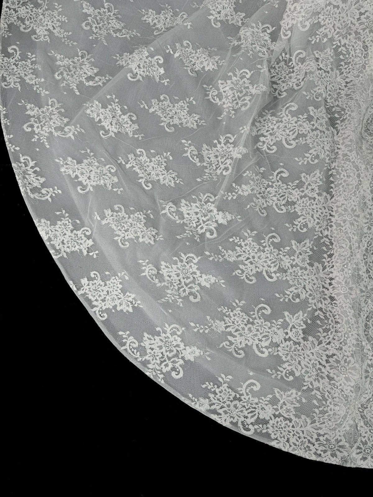Other Preloved US 8-10 Anna Augusta French corded lace Bridal Gown Size L / US 10 / IT 46 - 8 Thumbnail
