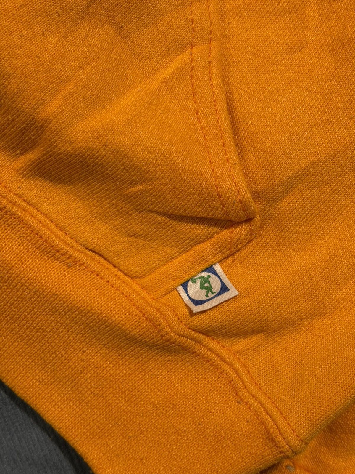 Vintage VINTAGE Discus Athletic Sweatshirt Mens Mustard Orange Size US L / EU 52-54 / 3 - 4 Thumbnail
