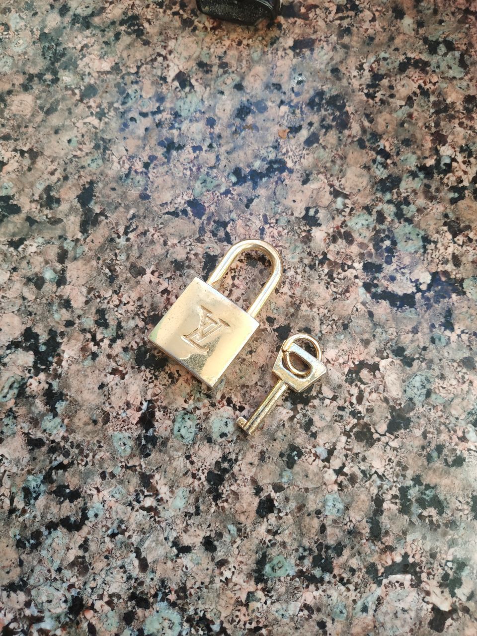 Louis Vuitton Louis Vuitton Padlock and Key Set - Authentic Gold Brass Size ONE SIZE - 16 Thumbnail