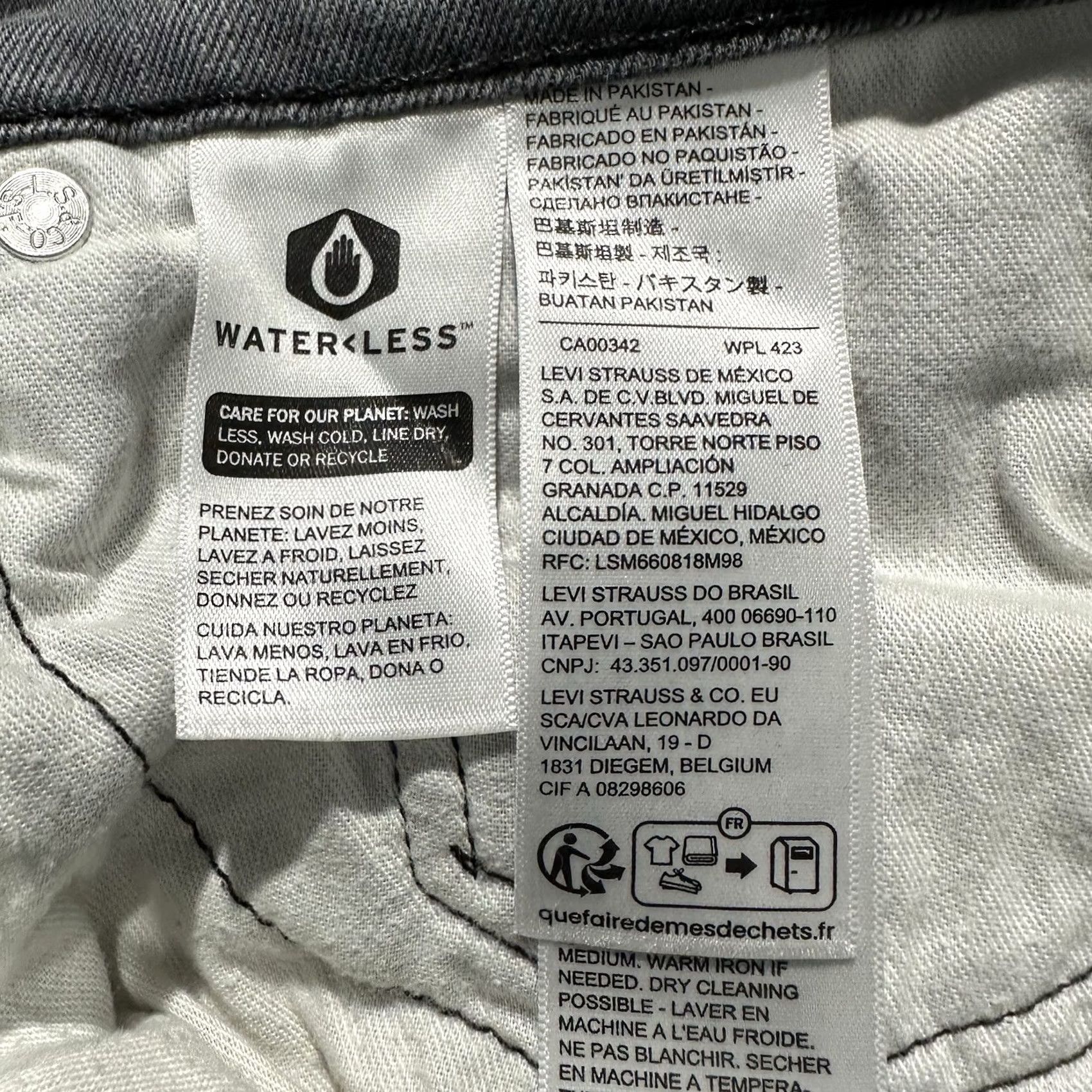 Levi's Levi's Jeans Mens 33 Waist 30 Inseam Dark Gray Denim 511 Slim Fit Mid Rise EUC Size US 34 / EU 50 - 3 Thumbnail
