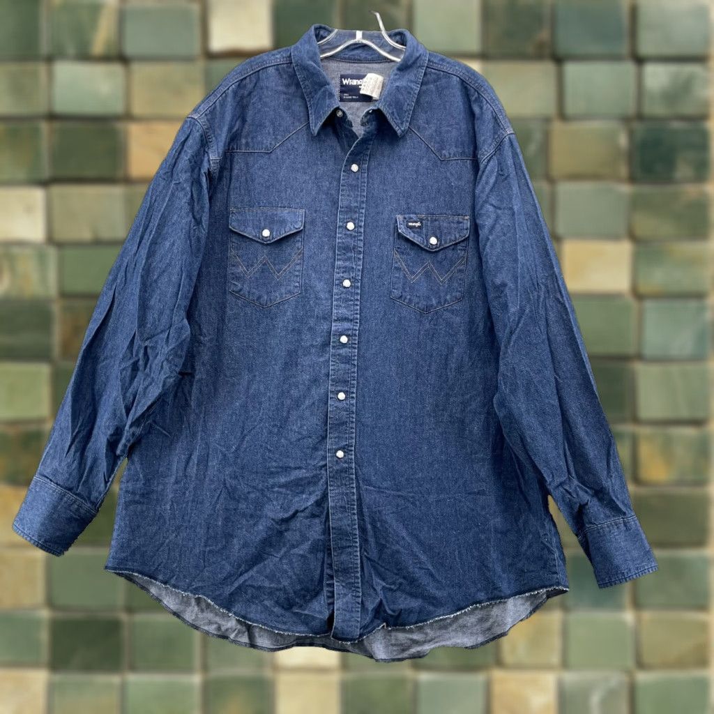 Vintage Wrangler Denim Workwear Shirt Men Pearl Snap Long