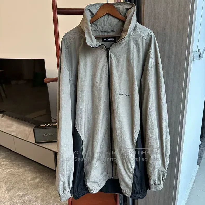 Balenciaga Balenciaga Beige Print Colorblock Windbreaker Jacket Size US S / EU 44-46 / 1 - 1 Thumbnail