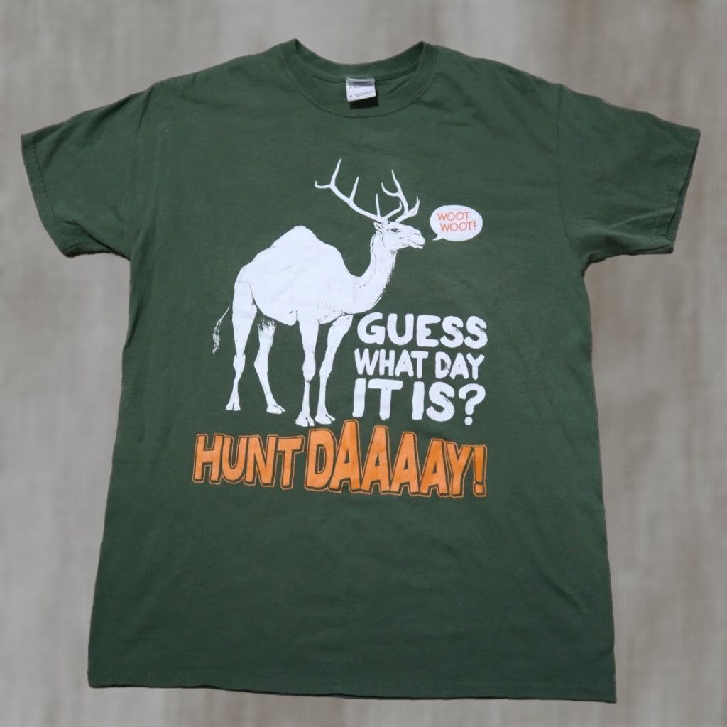 Gildan HUMP DAY Camel T-Shirt Mens Size M Green Shirt Funny Ad Reference Guess What Day It Is? Hunt Daaaay! Brand: Gildan Size US M / EU 48-50 / 2 - 1 Thumbnail