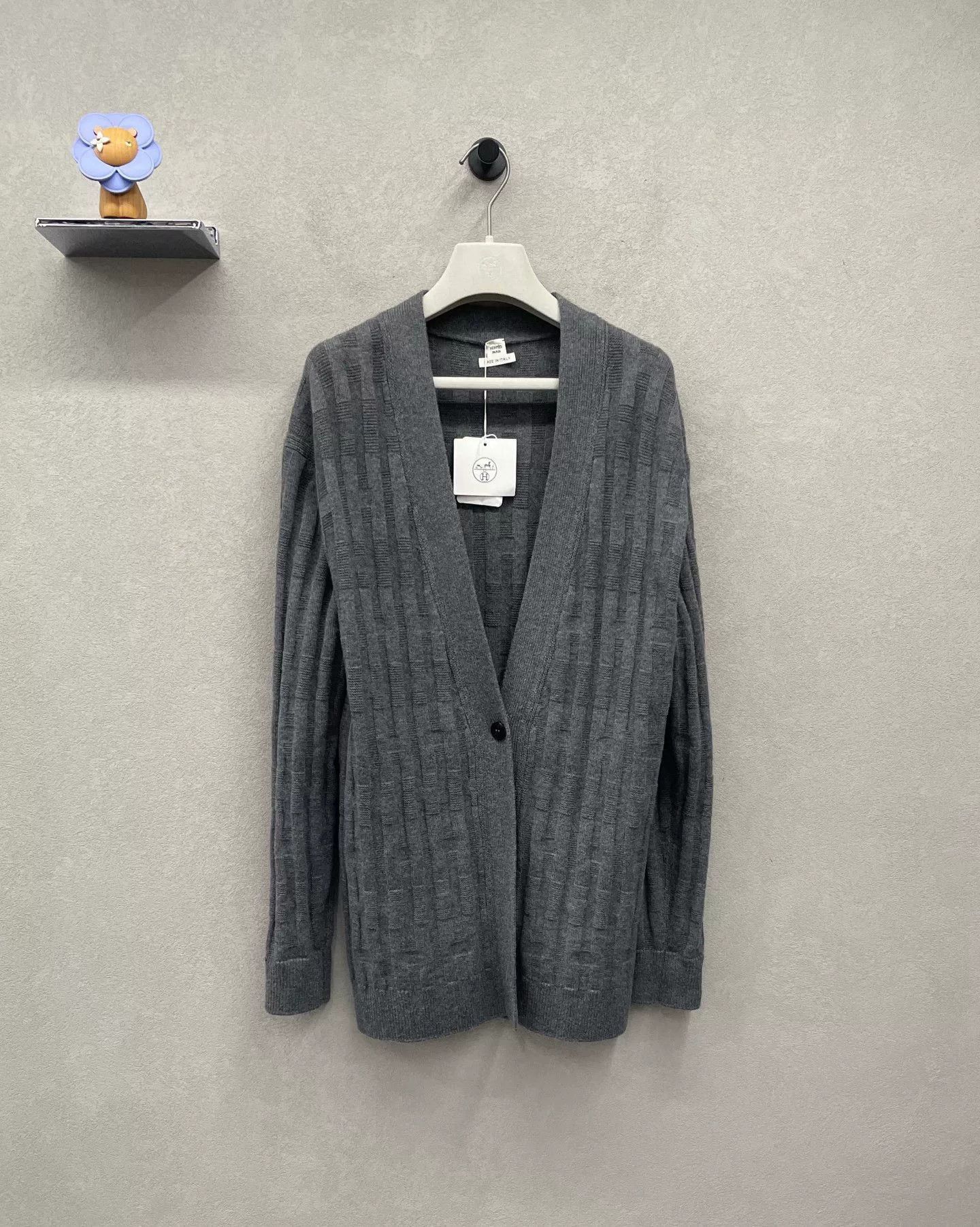 Hermes Hermes Gray Wool Cardigan Size US S / EU 44-46 / 1 - 1 Thumbnail