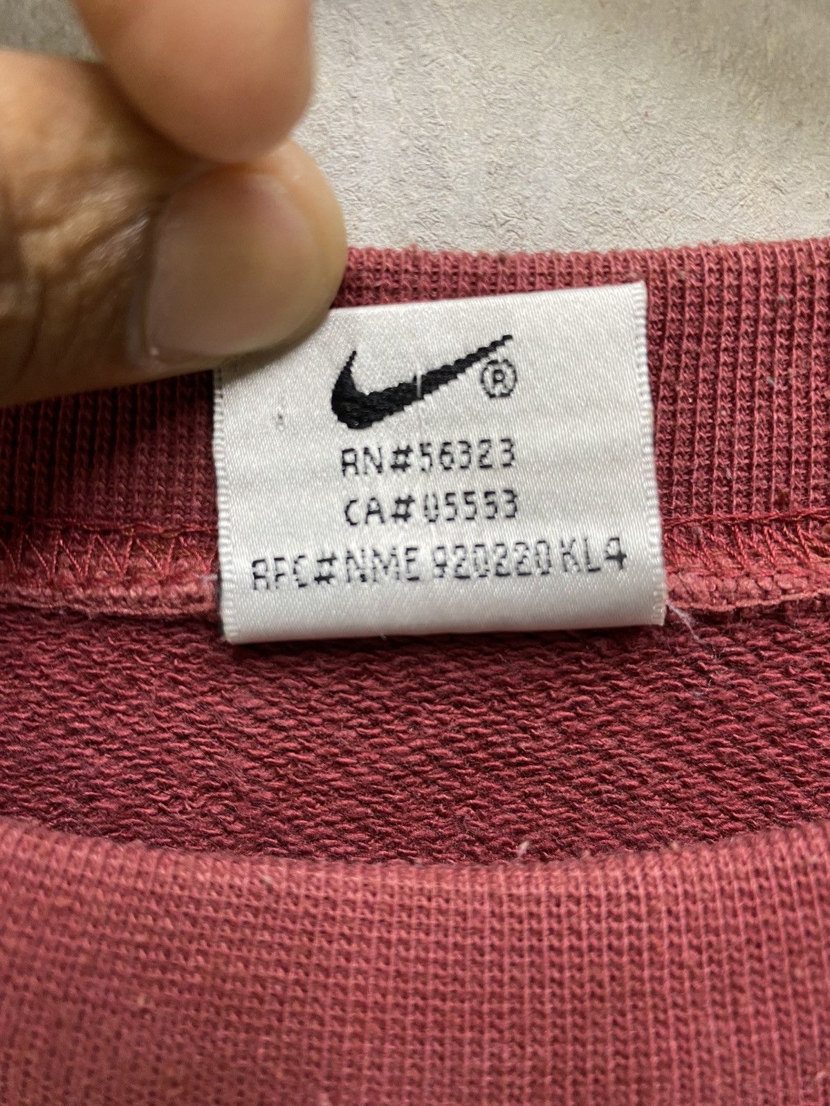 Nike Vintage Nike Swoosh Sweatshirt Small Logo Crewneck Size L Size US L / EU 52-54 / 3 - 7 Thumbnail