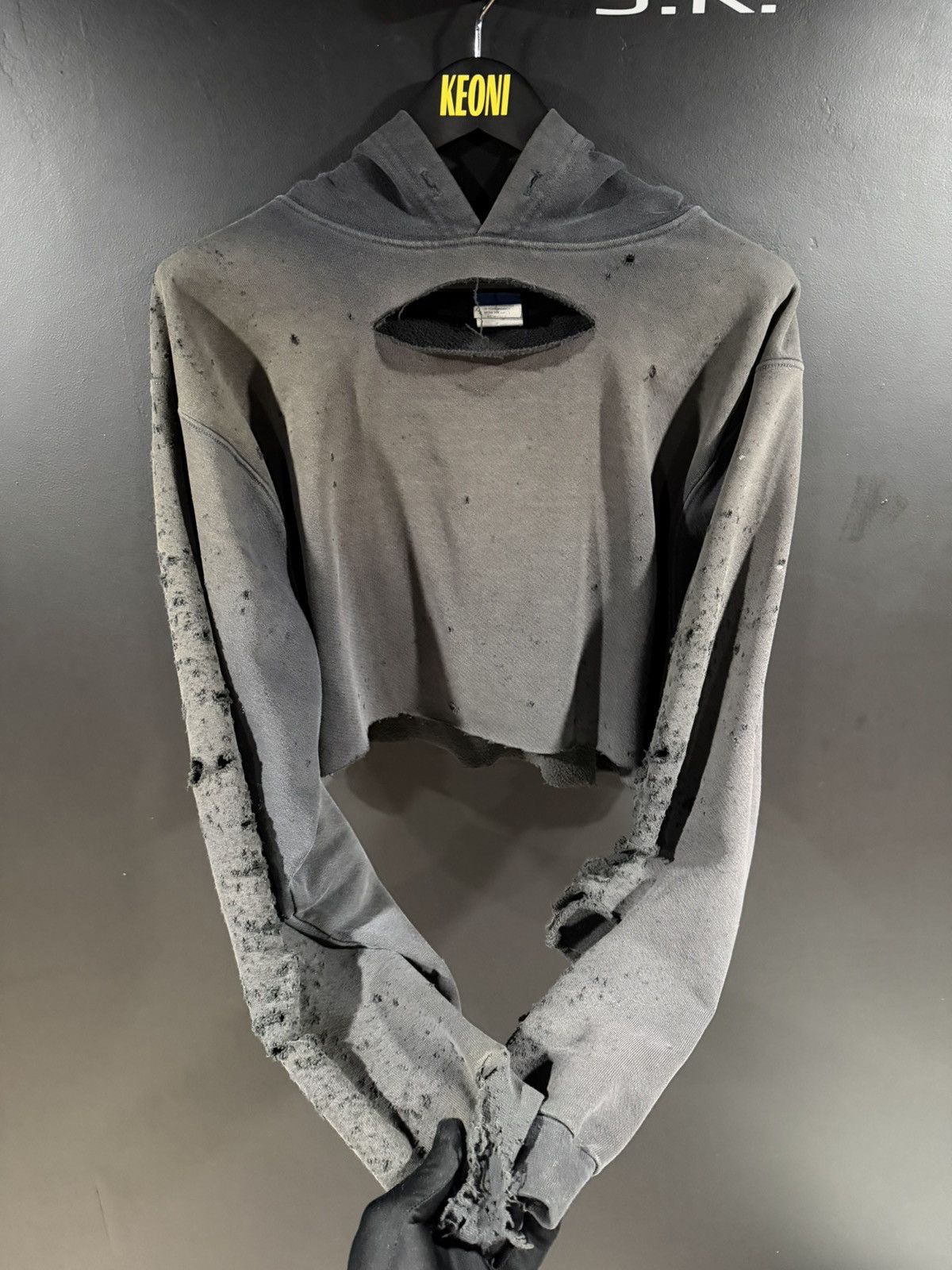 Vintage 2010s Vintage FR Sun Faded Thrashed Cropped Grunge Hoodie XL Size US XL / EU 56 / 4 - 7 Thumbnail