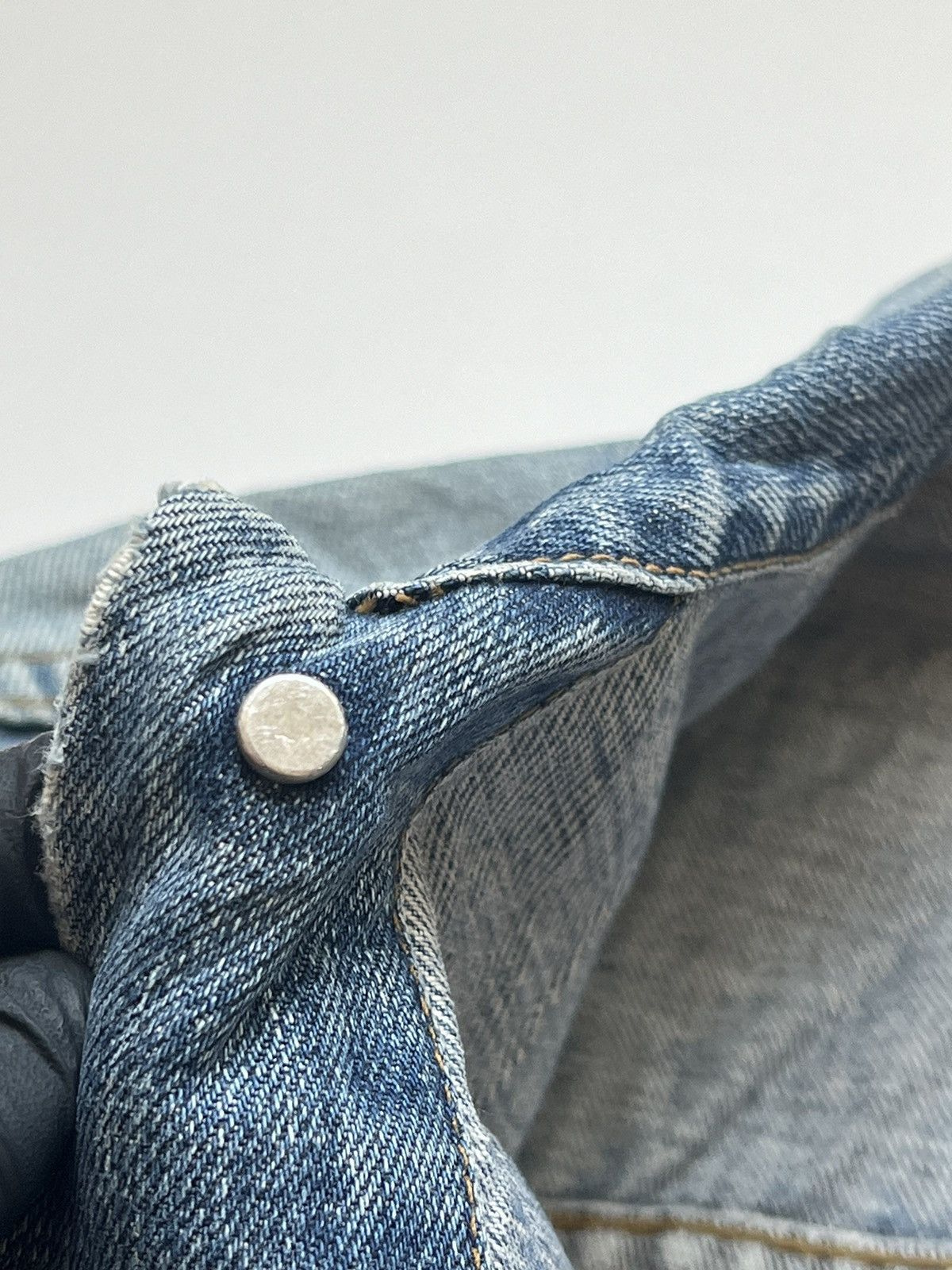 Levi's Vintage Clothing Vintage 1997 Levi's 70500 Japanese Distressed Denim Jacket Size US L / EU 52-54 / 3 - 7 Thumbnail