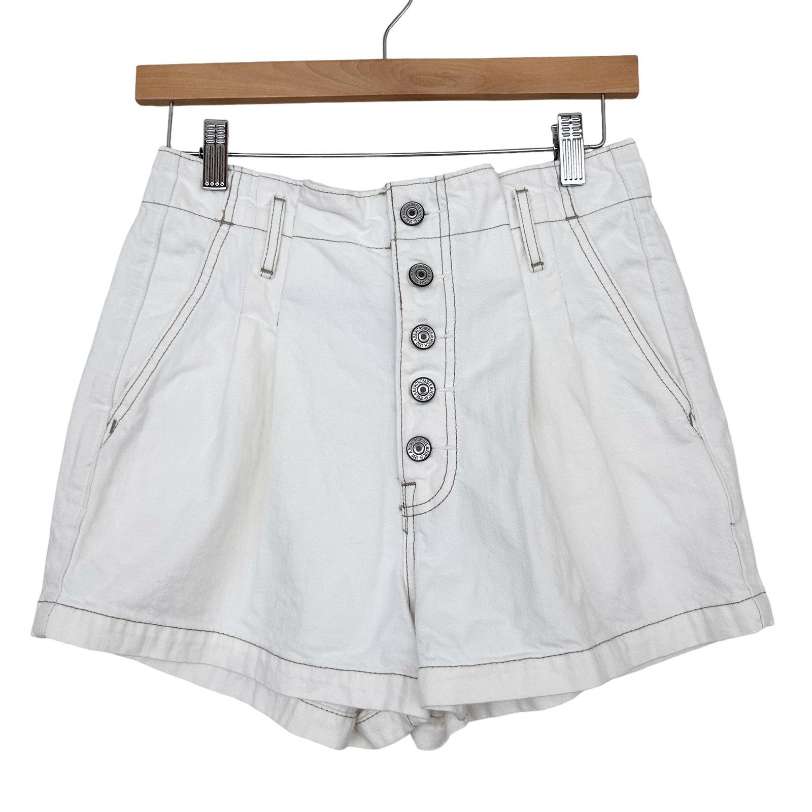 Abercrombie & Fitch Abercrombie White Button Fly Natural Rise Shorts Sz 27 Size 27" / US 4 / IT 40 - 1 Thumbnail