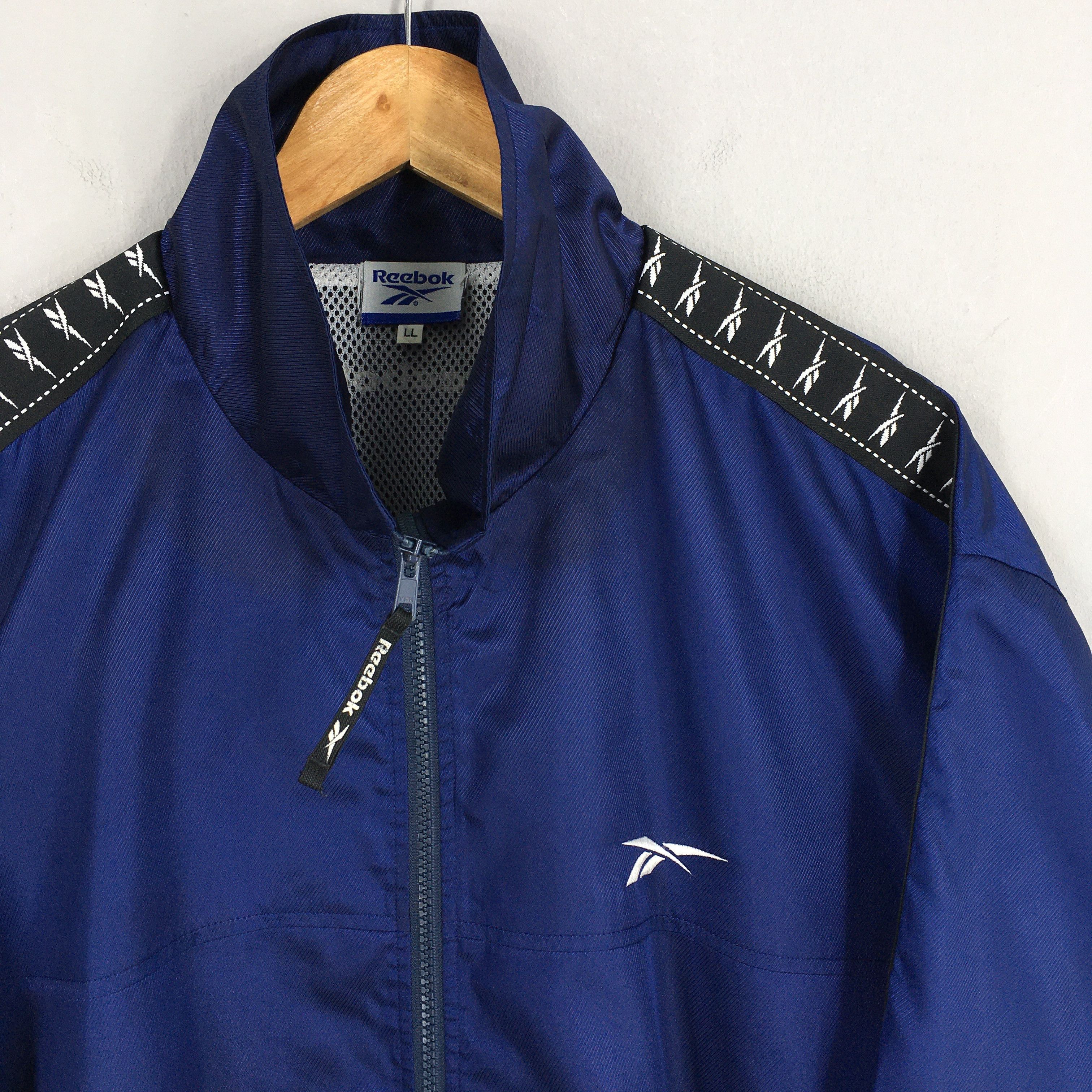 Reebok Vintage Reebok Sports Windbreaker Jacket XLarge Size US XL / EU 56 / 4 - 2 Thumbnail