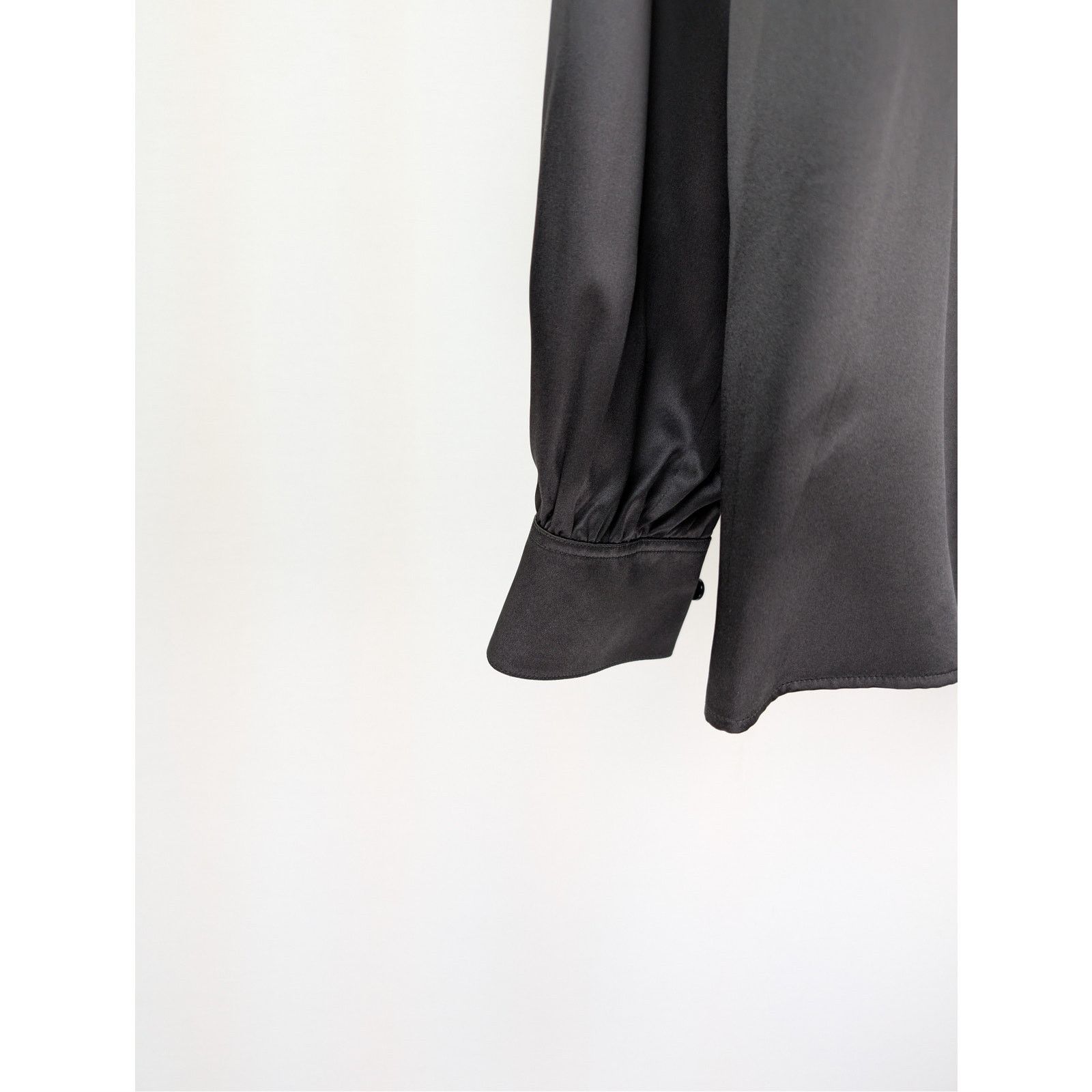 Saint Laurent Paris o1rshd1 silk shirt with a bow at the neck in Black Size US S / EU 44-46 / 1 - 6 Thumbnail