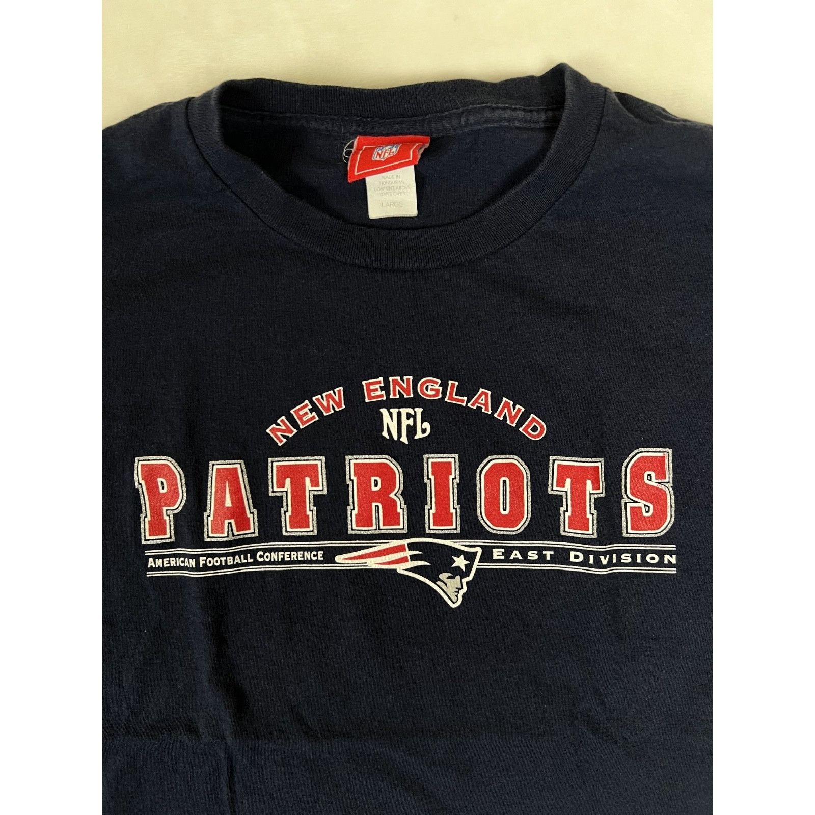 NFL Vintage New England Patriots T-Shirt Size Large Y2K NFL Foot Size US L / EU 52-54 / 3 - 2 Thumbnail