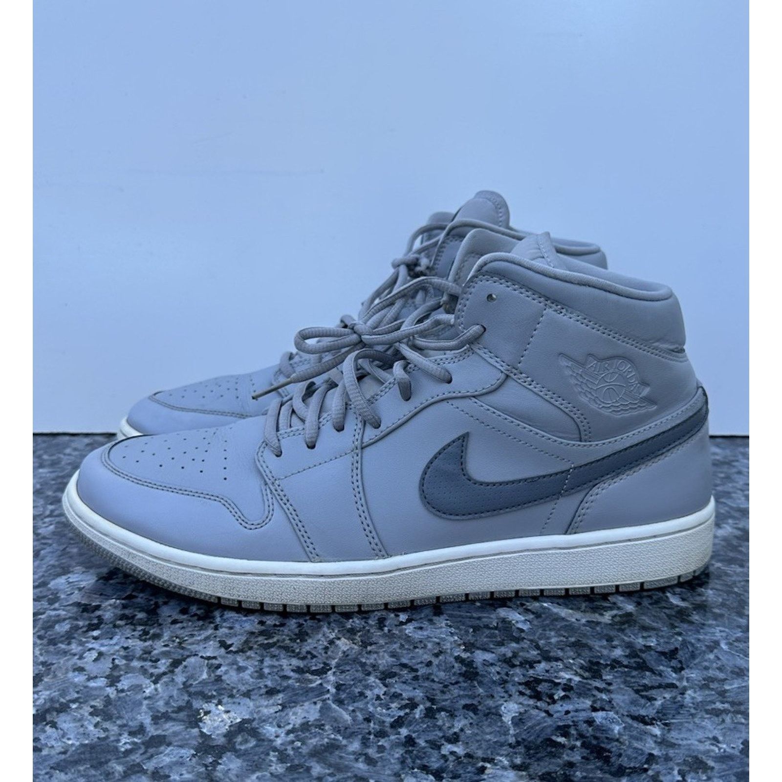 Nike Nike Air Jordan 1 Mid 'Wolf Grey' Size 12 554724-033 Size US 12 / EU 45 - 2 Thumbnail