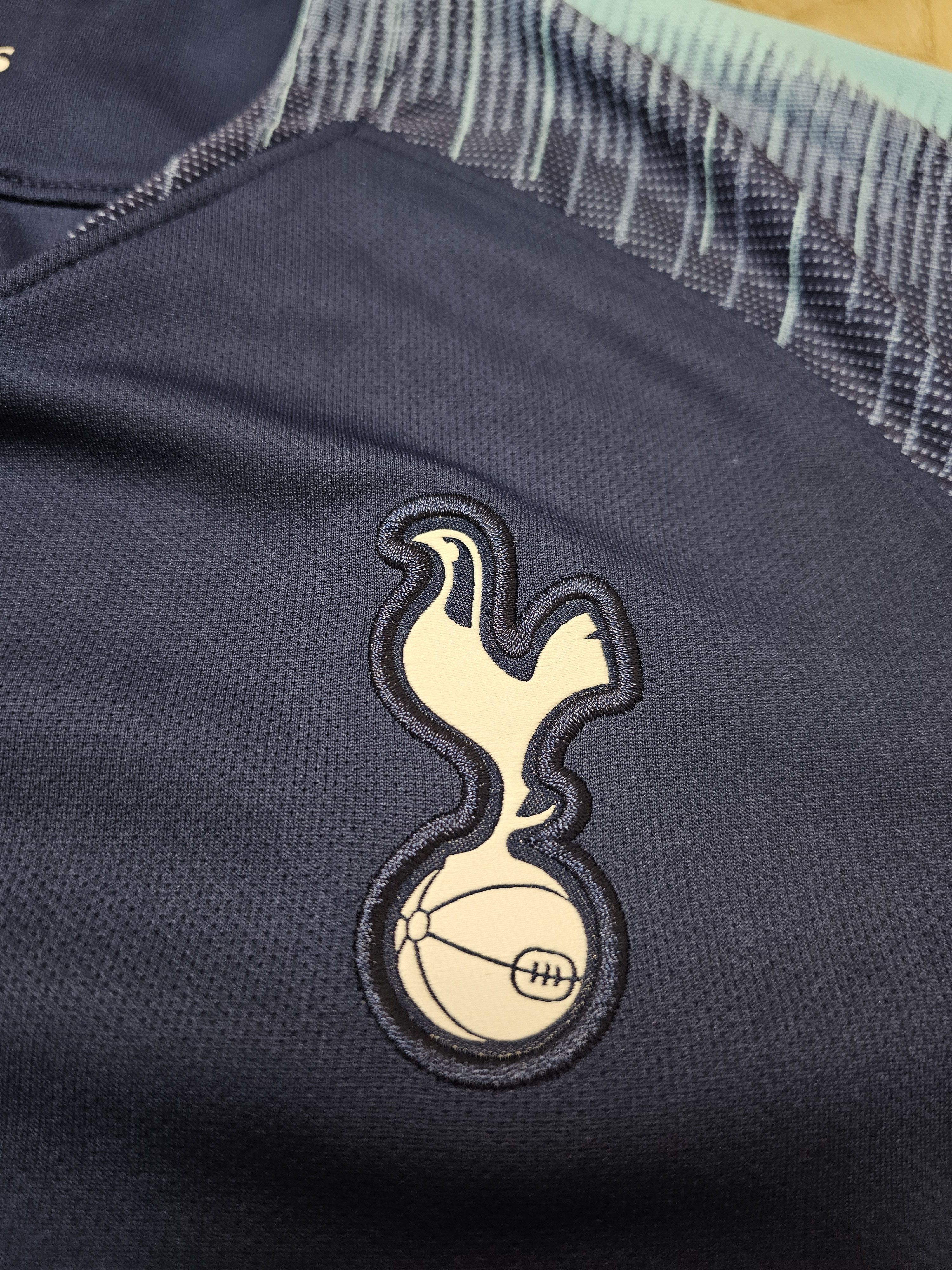Nike TOTTENHAM HOTSPUR 2018 2019 WOMEN FOOTBALL SOCCER JERSEY Size L / US 10 / IT 46 - 4 Thumbnail