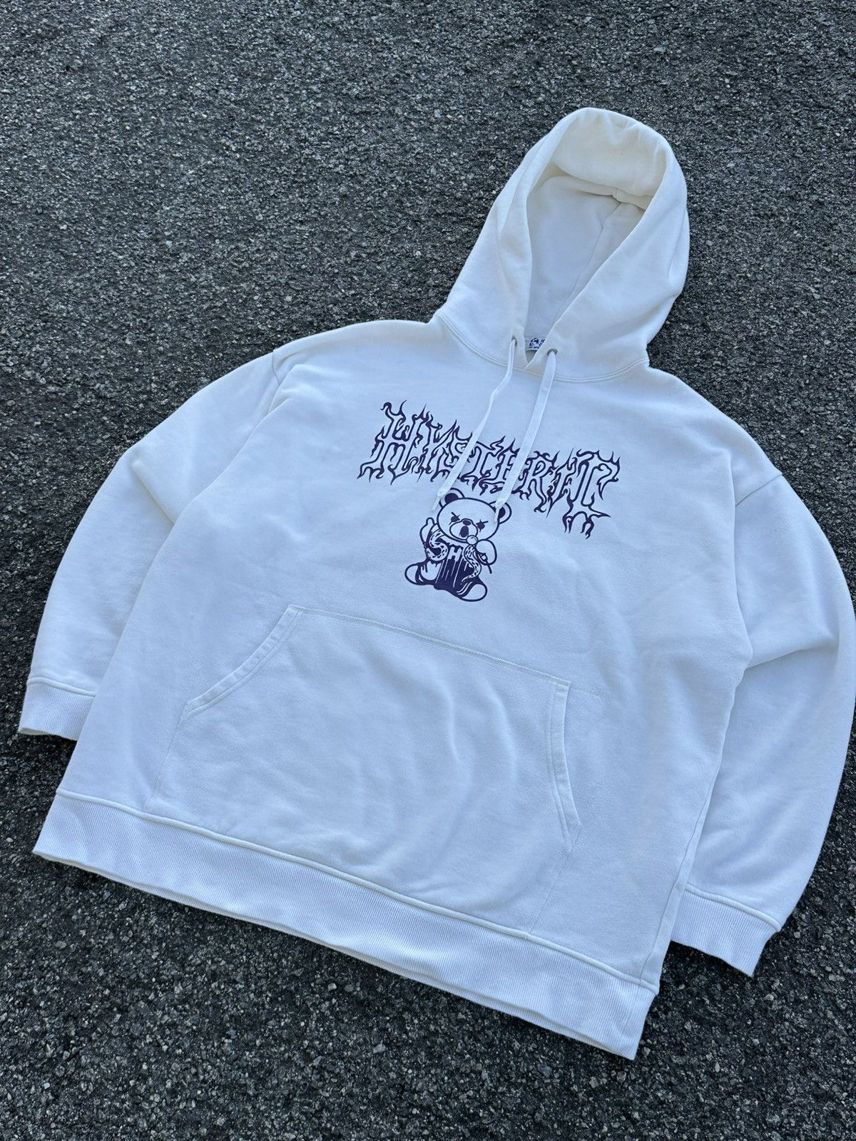 Hysteric Glamour Hysteric Glamour a Gothic-style logo and a graphic of bear. Size US XL / EU 56 / 4 - 2 Thumbnail