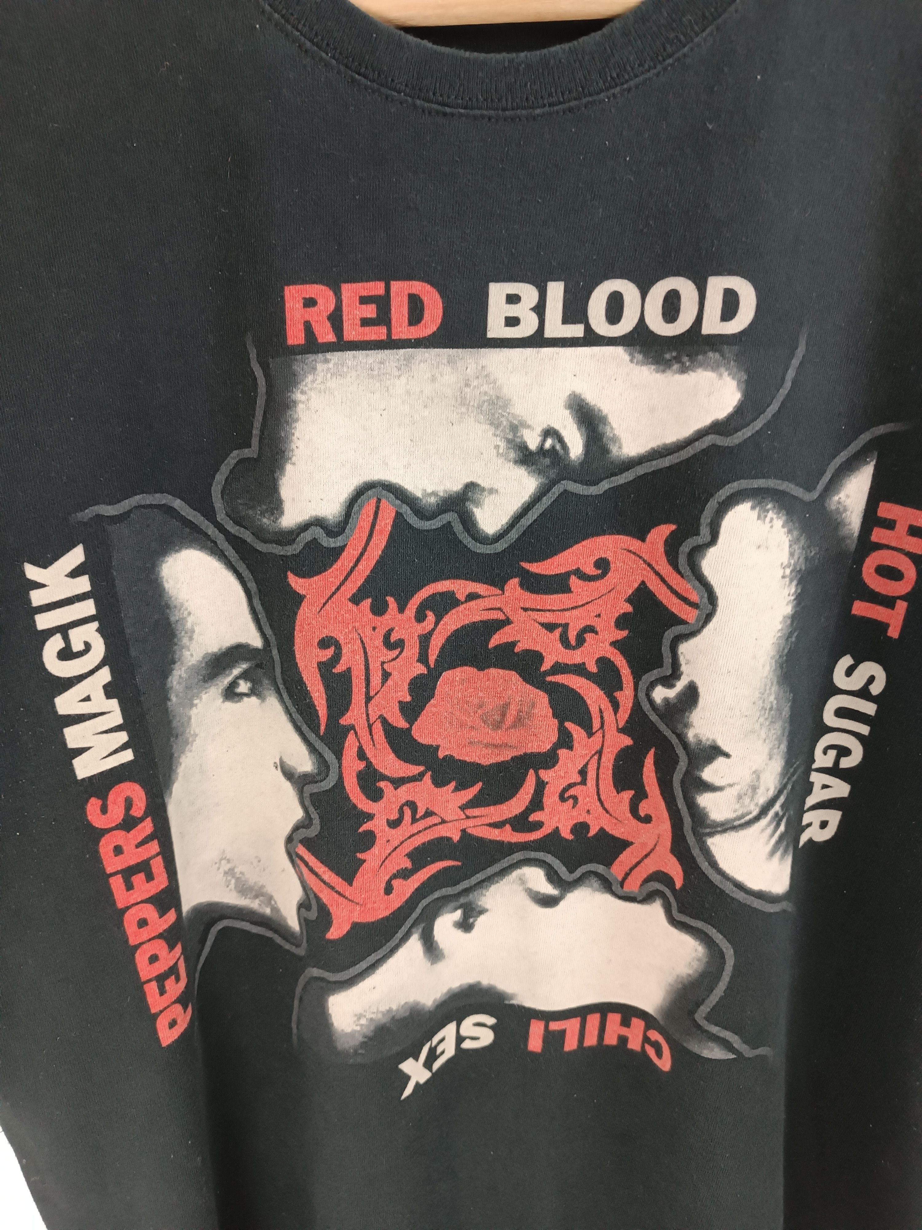 Band Tees VINTAGE RED HOT CHILLI PEPPERS TEE (nirvana pearl jam hole) Size US L / EU 52-54 / 3 - 10 Thumbnail