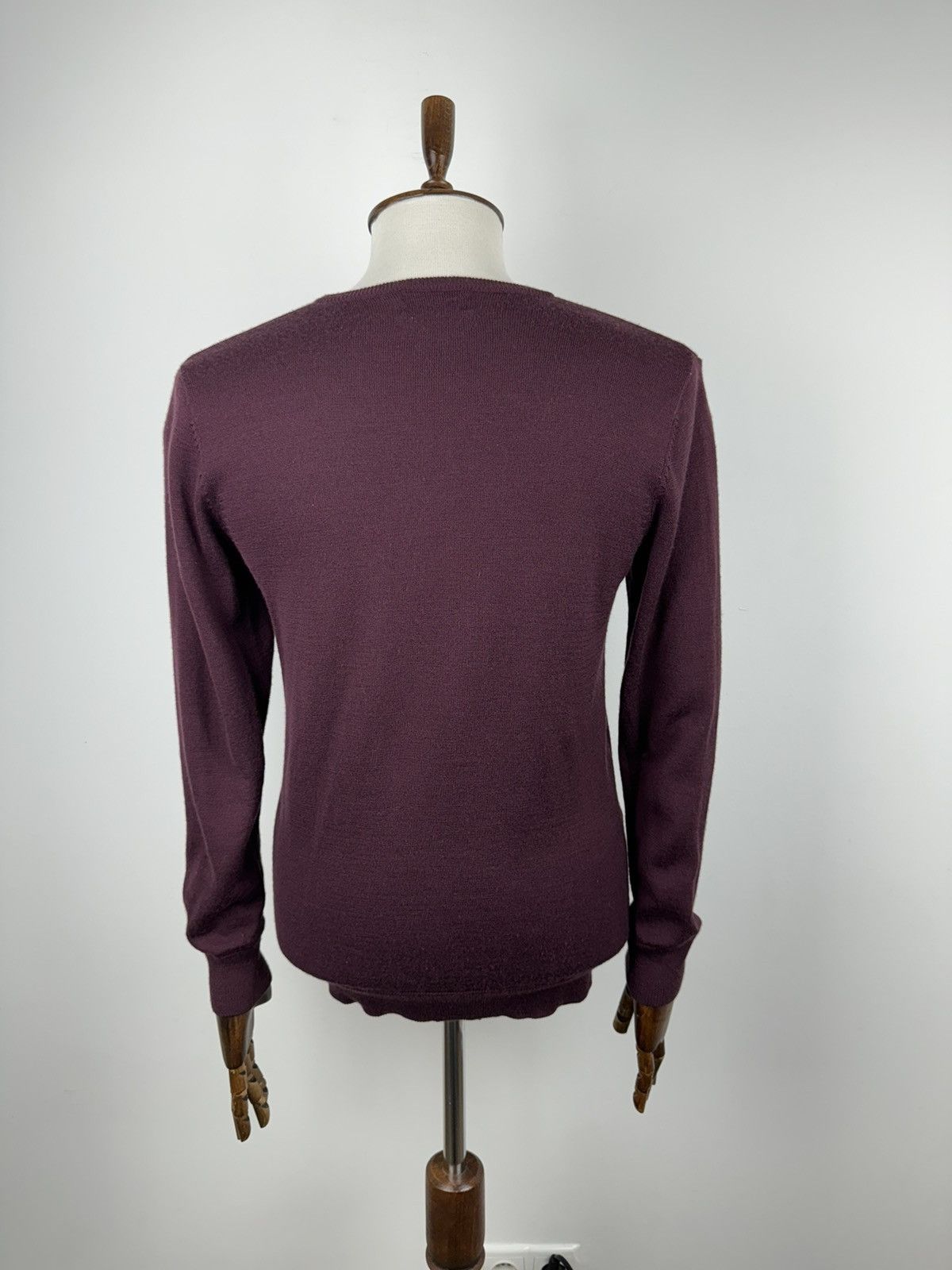 Fred Perry Men’s Fred Perry Merino Wool V-Neck Sweater size M Size US M / EU 48-50 / 2 - 3 Thumbnail