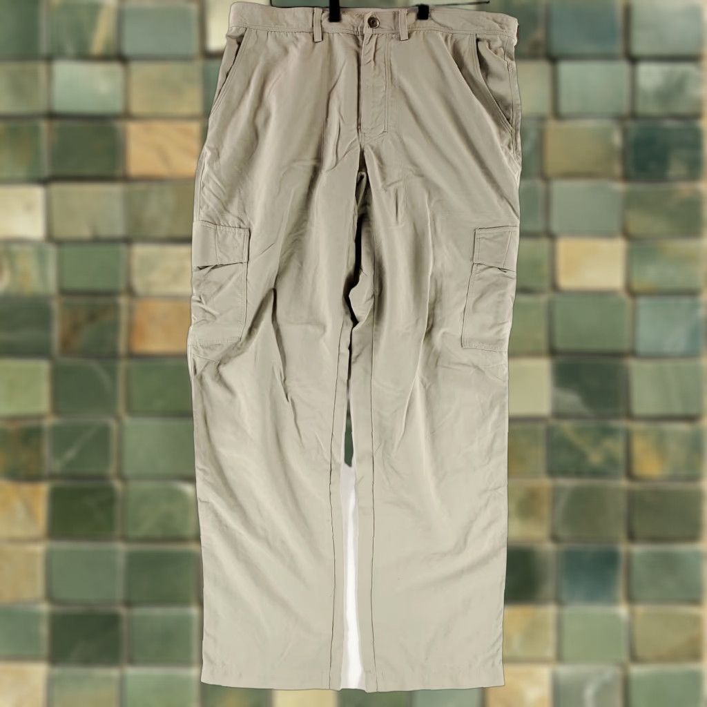 Patagonia Patagonia Pants 100% Nylon Roving Cargo Gray Mens 37 Inseam 33 Size US 37 - 1 Thumbnail