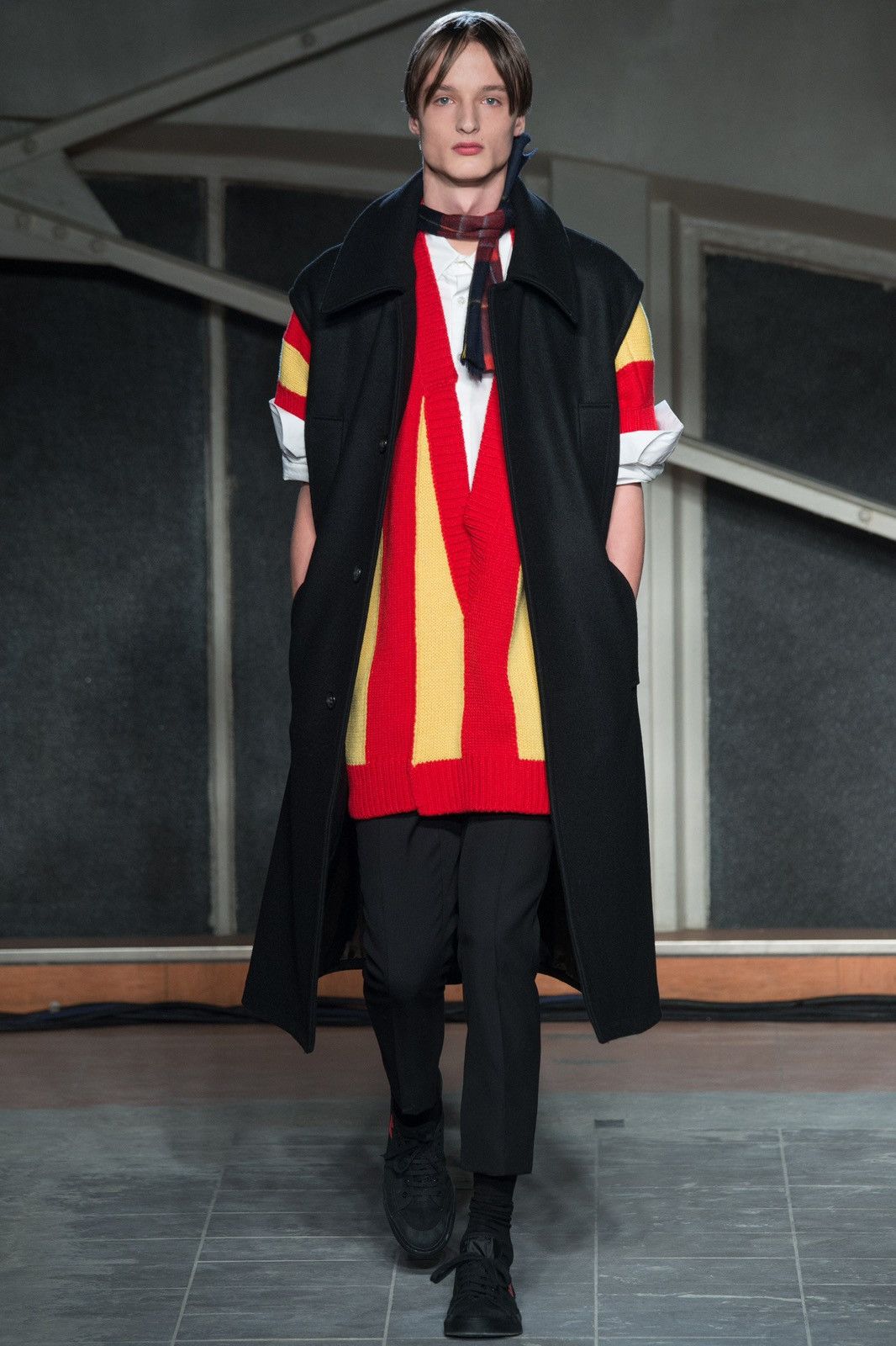 Raf Simons AW16 OVERSIZEDSLEEVELESS RED/YELLOW V-NECK KNIT Size US L / EU 52-54 / 3 - 1 Thumbnail