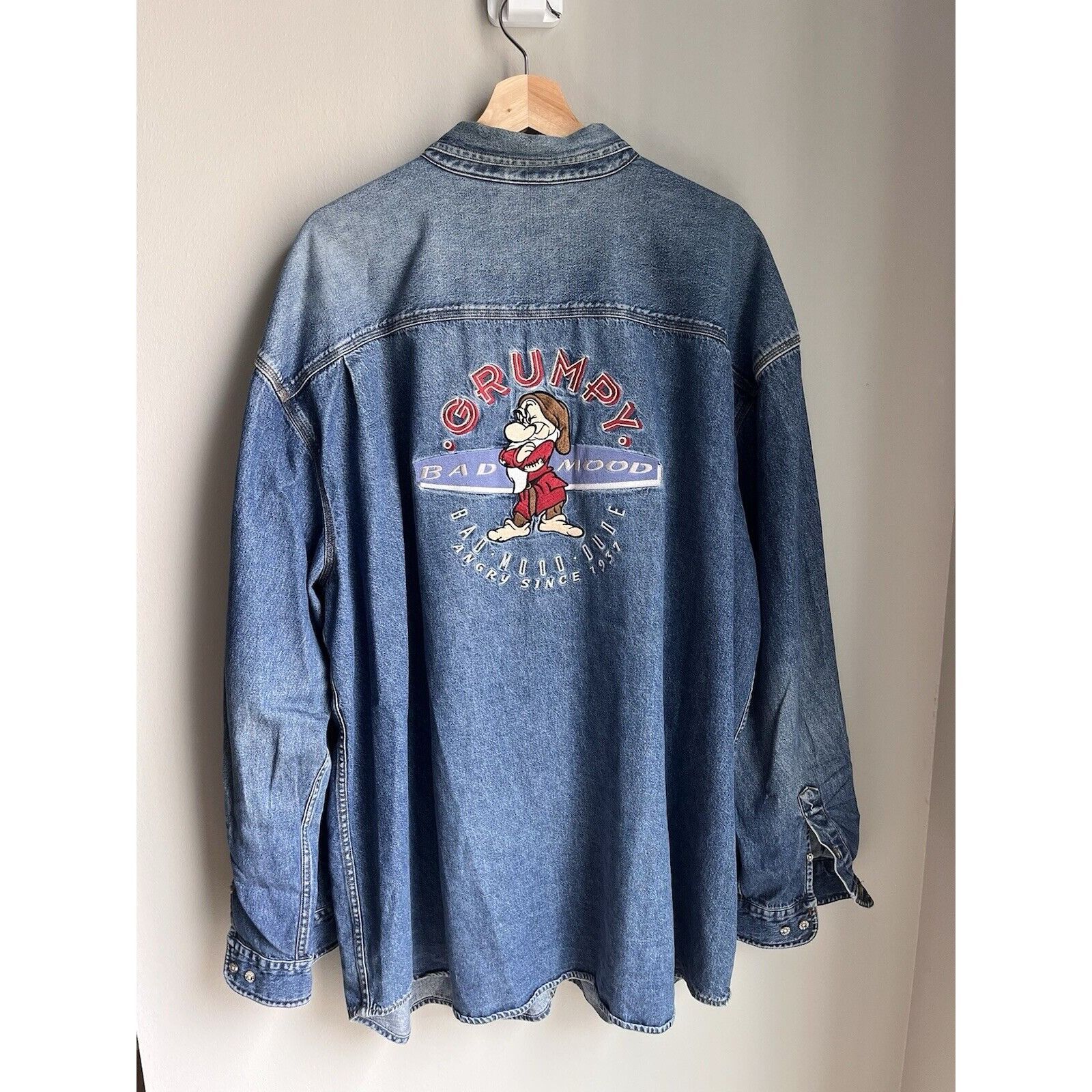 Disney VINTAGE 90S Y2K DISNEY SNOW WHITE DWARFS GRUMPY DENIM SHIRT Size US XXL / EU 58 / 5 - 6 Thumbnail