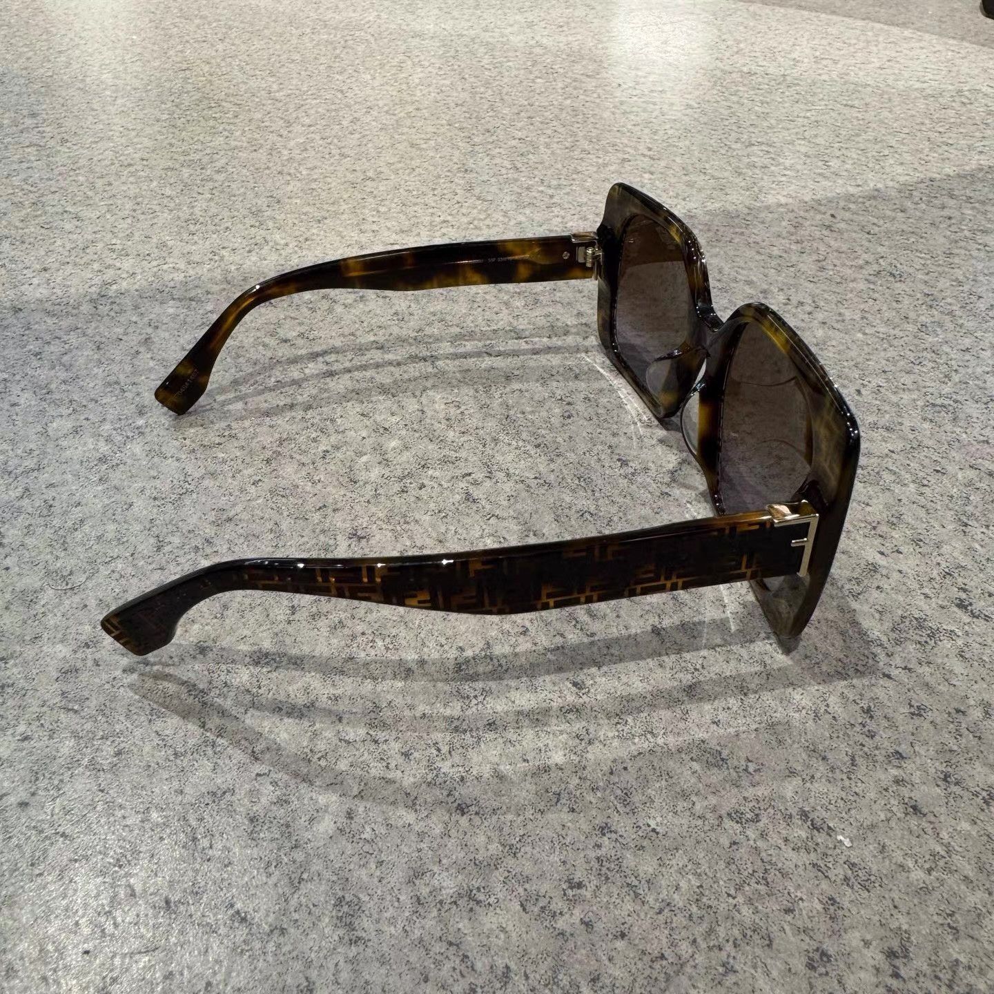 Fendi FENDI Roma Series Tortoiseshell Sunglasses Q10 Size ONE SIZE - 4 Thumbnail