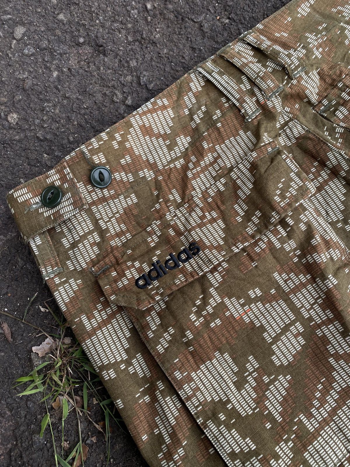 Adidas 00s Vintage Adidas Digital Camouflage Cargo Pant Size US 32 / EU 48 - 14 Thumbnail