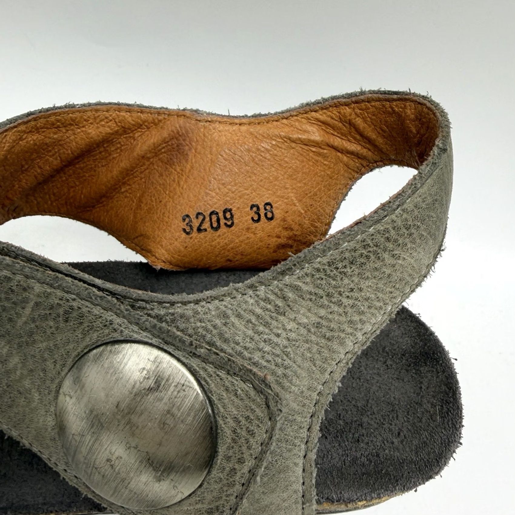 Taos Taos Wedge Sandals Women 7 Gray Leather Hook Loop Straps Open Toe Size US 7 / IT 37 - 5 Thumbnail