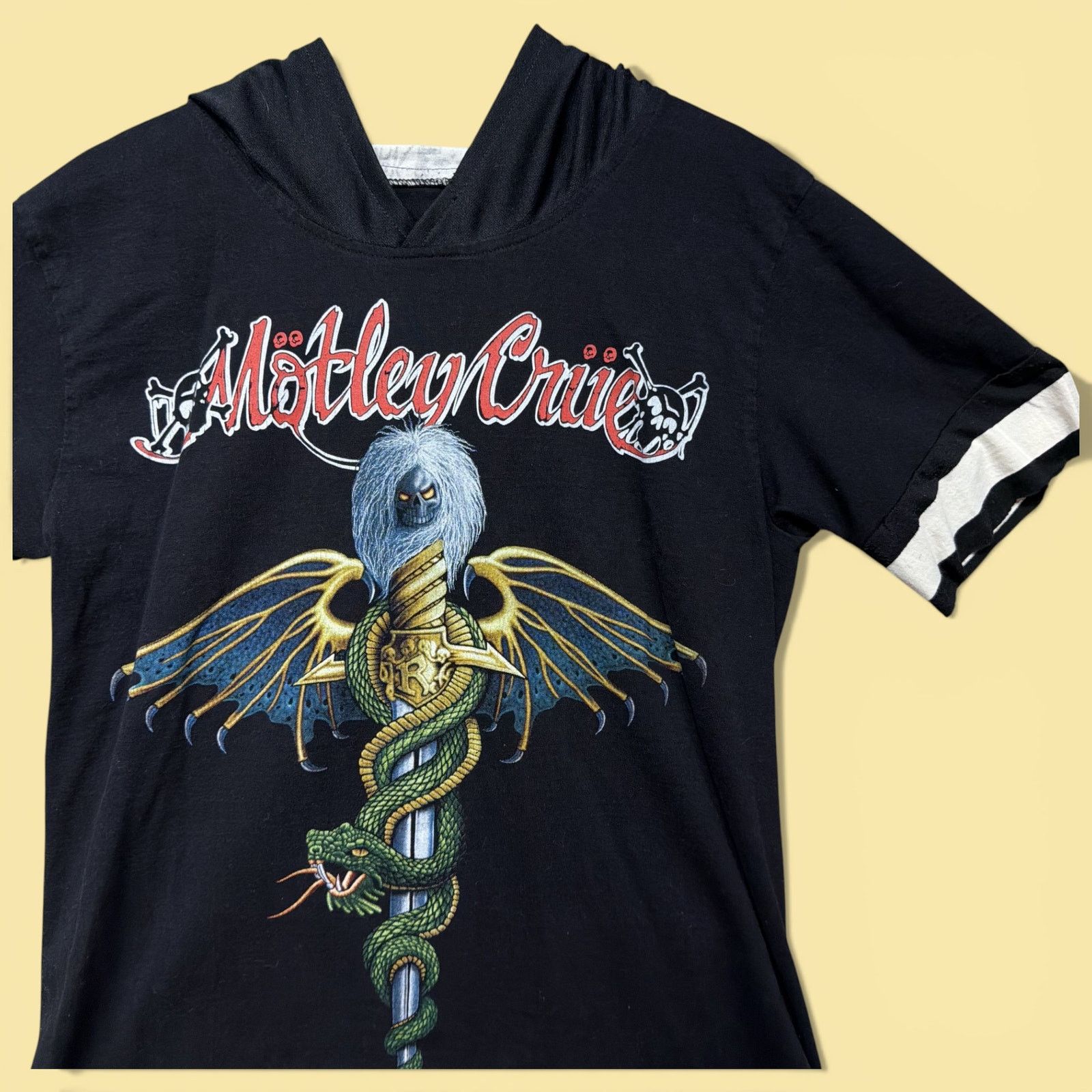 Vintage Vintage Motley Crue 2000s Hoodie T Shirt Size Medium Size US M / EU 48-50 / 2 - 2 Thumbnail