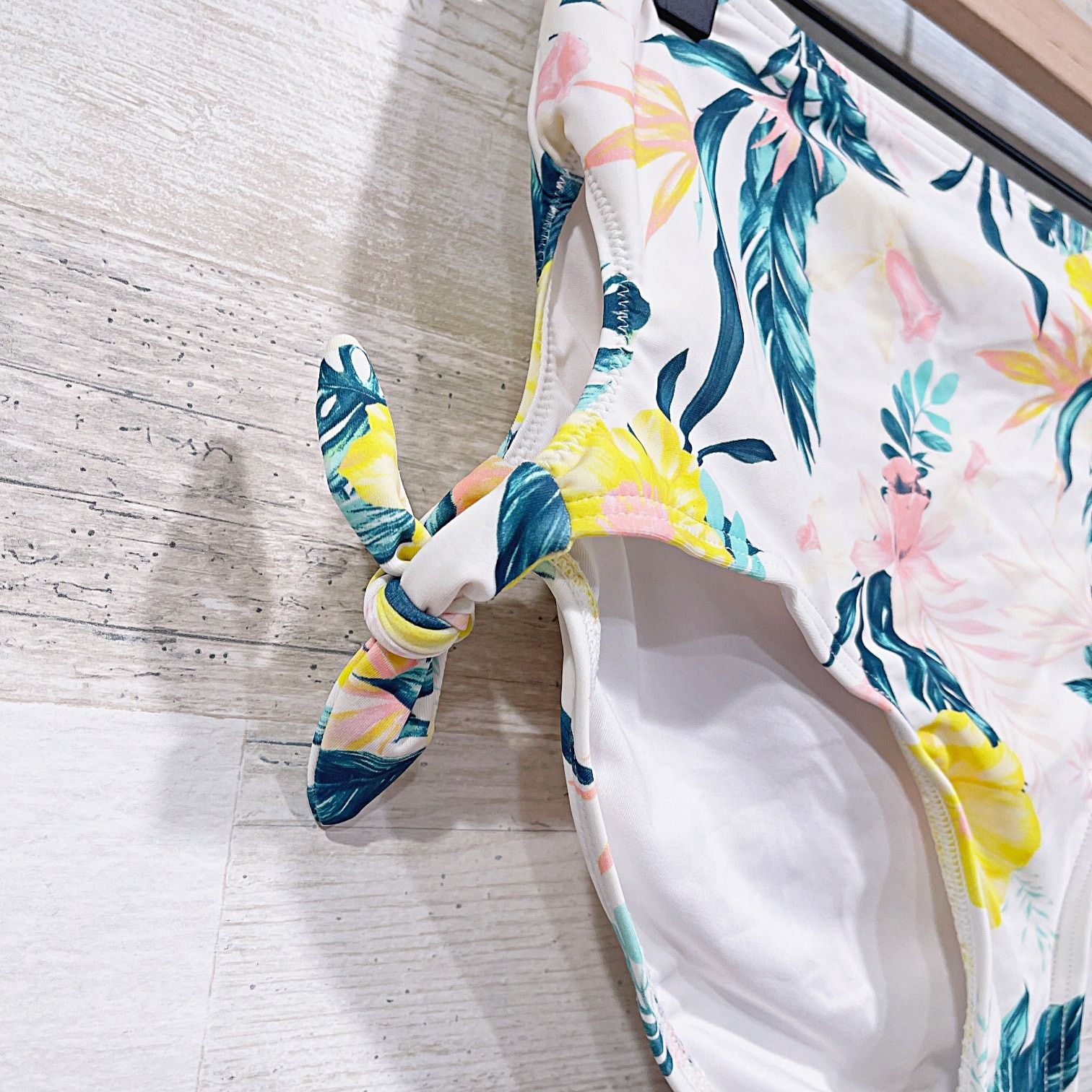 New Look New Look Swim Tropical Floral High Waist Bikini Bottom UK 6 Size XS / US 0-2 / IT 36-38 - 2 Thumbnail