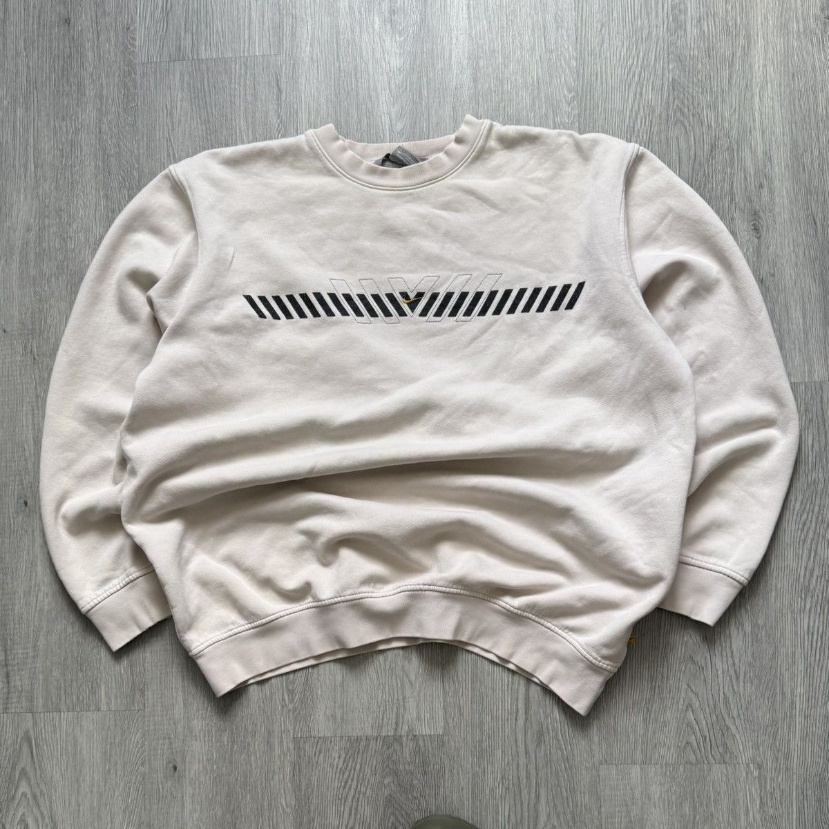 Nike Vintage Y2K Nike Cream Crewneck Sweatshirt - Size XXL Size US XXL / EU 58 / 5 - 1 Thumbnail