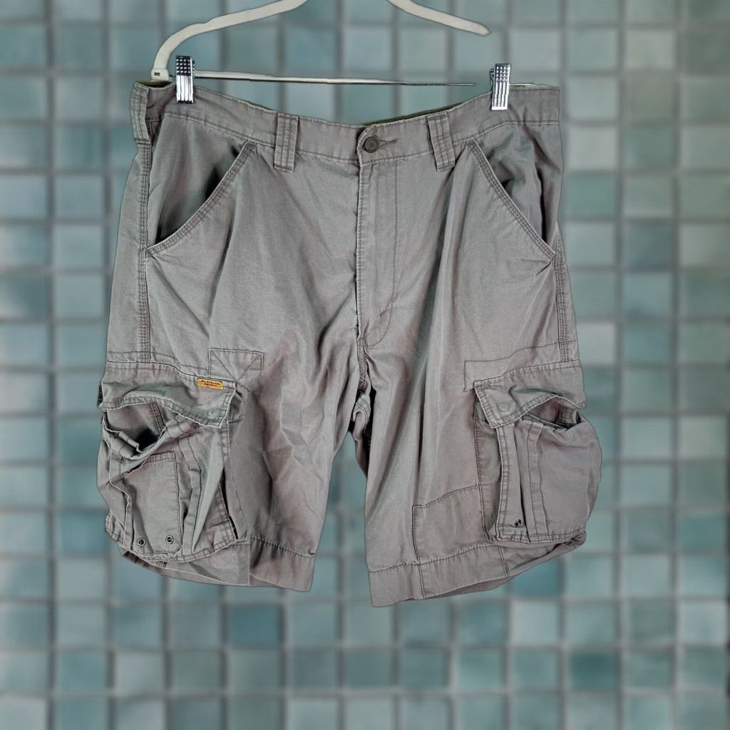 Levi's Levi's Cargo Shorts Mens 36 Gray Flat Front Mid Rise 100% Cotton Casual Denim Short Sz 36 - Regular Fit Size US 36 / EU 52 - 1 Thumbnail