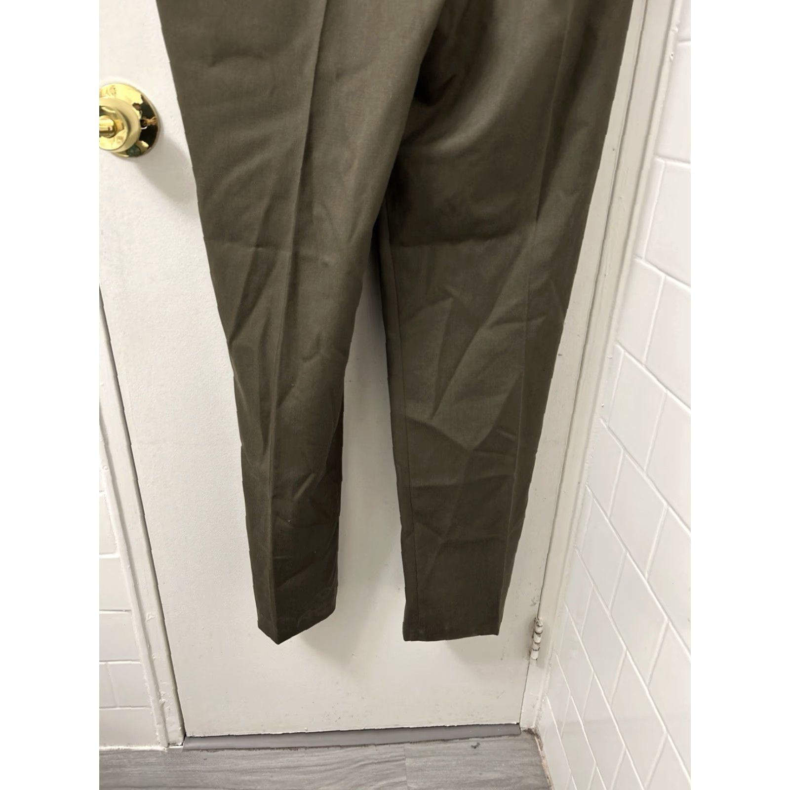 Eddie Bauer Eddie Bauer Dress Pants Mens 36x35 Taupe 100% Wool YKK Relaxed Fit Pleated NWT Wool Dress Pants Mens Taupe 36x35 NWT Relaxed Fit Size US 36 / EU 52 - 3 Thumbnail