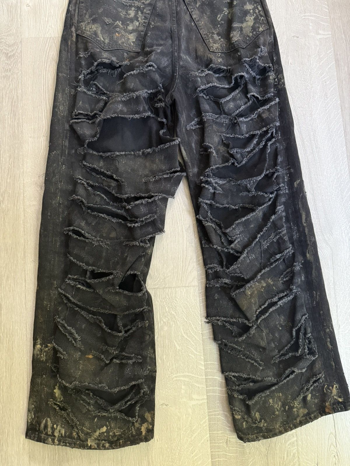 Balenciaga Balenciaga 24 Mudshow Destroyed Slashed Denim Size US 30 / EU 46 - 4 Thumbnail