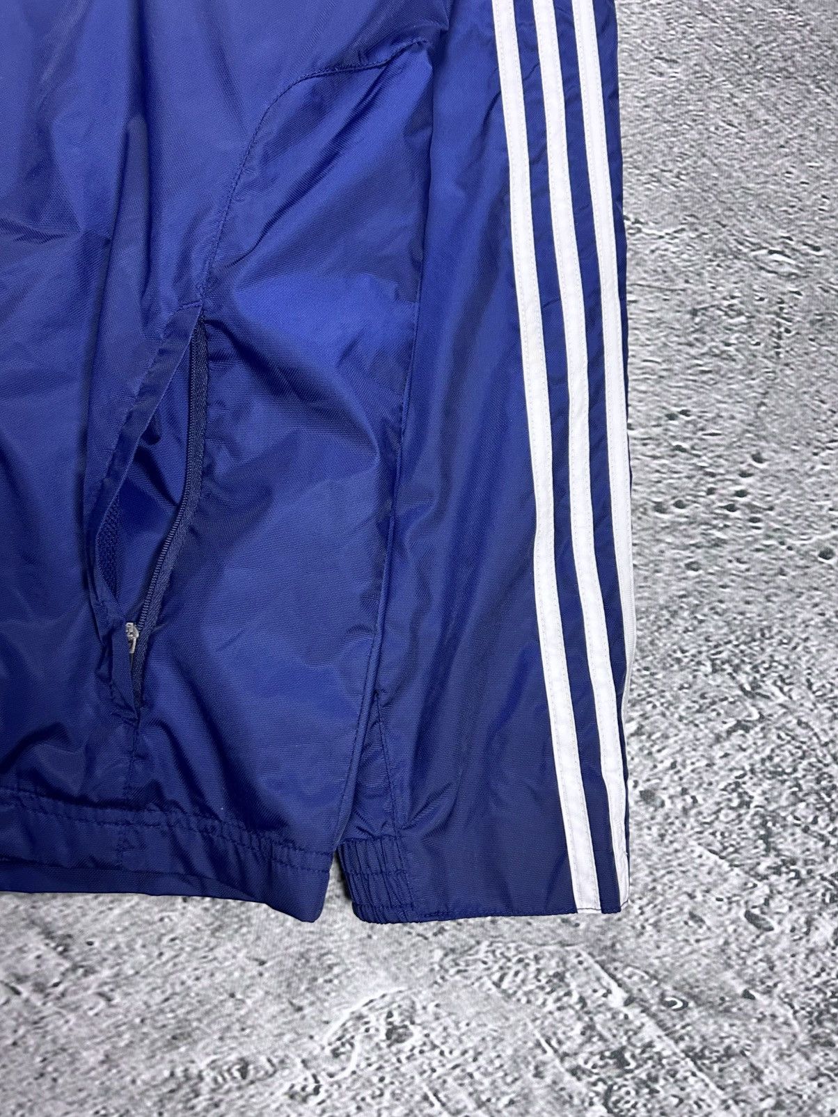 Adidas Adidas track jacket vintage navy blue Y2K nylon zip Size US L / EU 52-54 / 3 - 4 Thumbnail