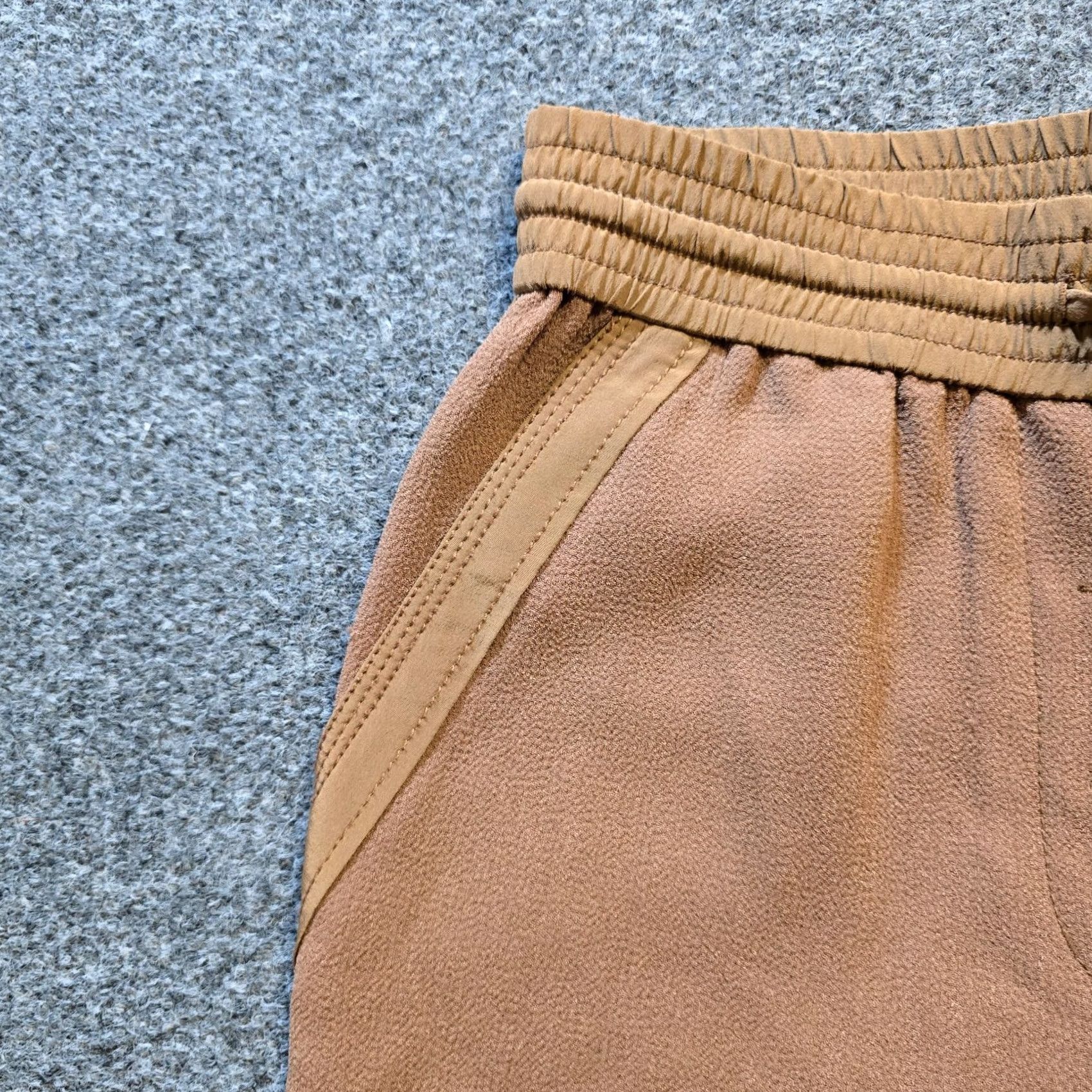 Vintage Wilfred Pants Womens Size 0 Brown Textured Crepe Pull On Pockets Aritzia Casual Pants Women Size 25" / US 0 / IT 36 - 3 Thumbnail