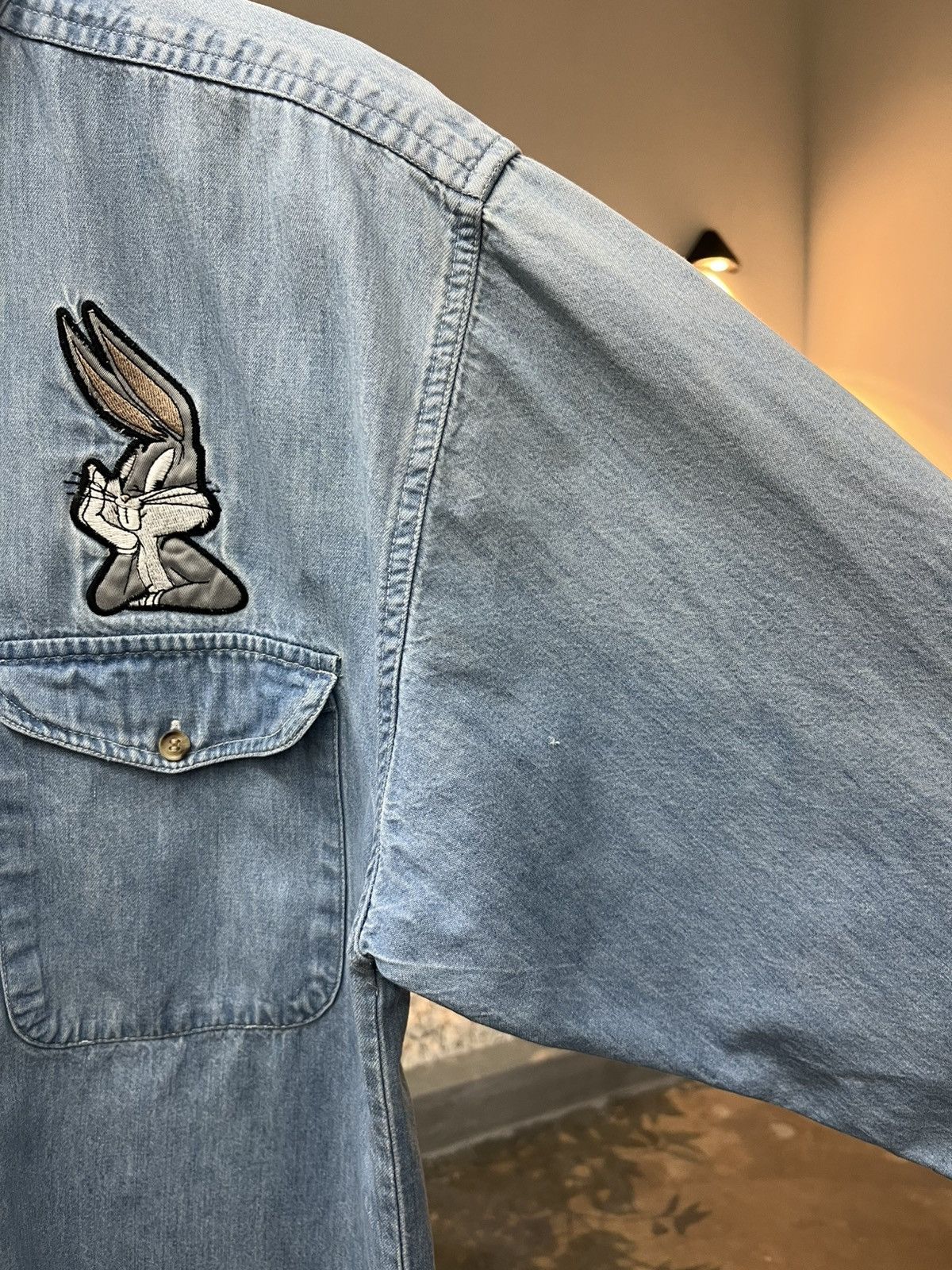 Warner Bros Vintage 1992 Bugs Bunny Embroidered Denim Shirt Top Line USA Size US L / EU 52-54 / 3 - 3 Thumbnail