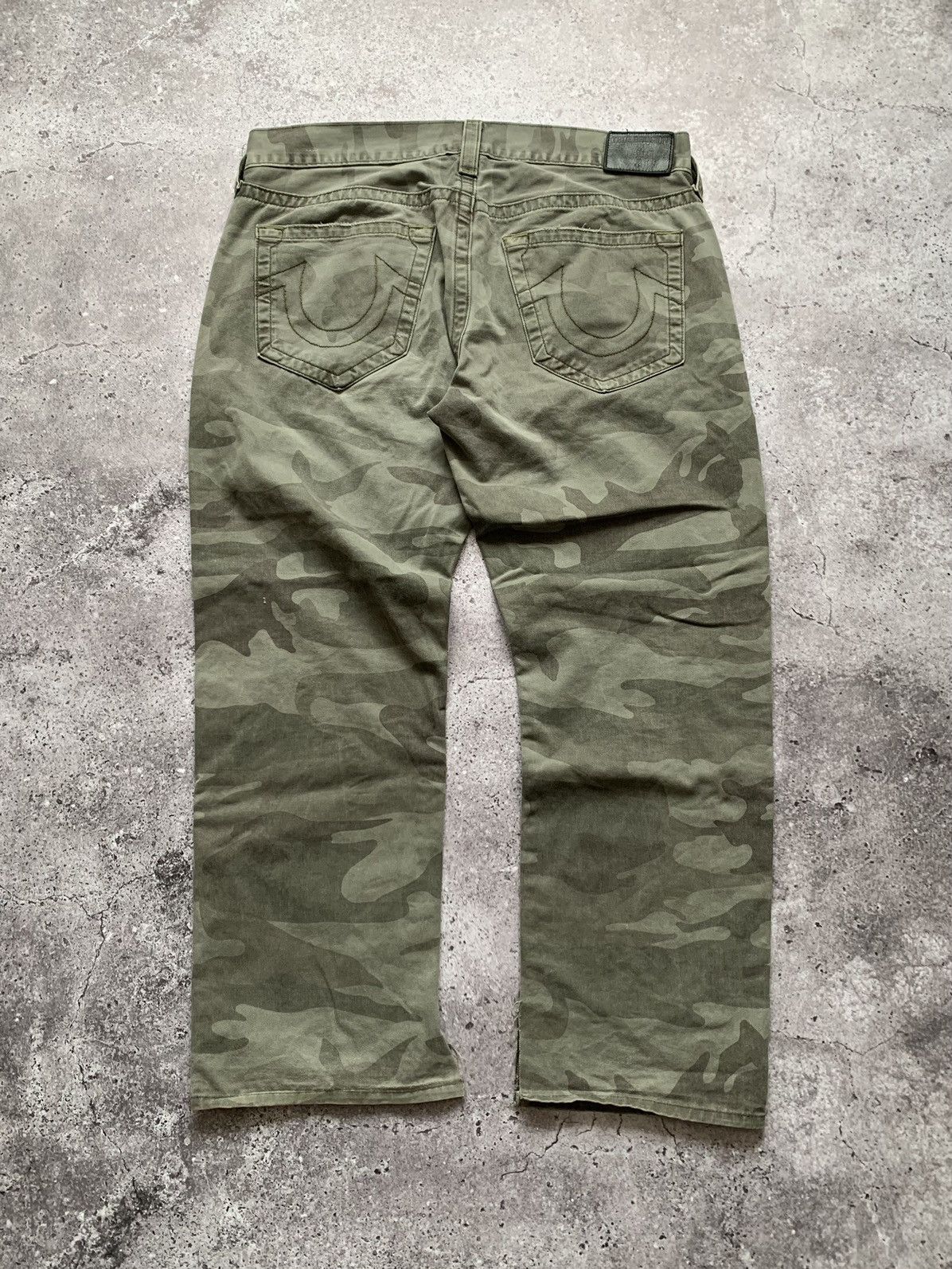 True Religion 🔥CRAZY TRUE RELIGION DISTRESSED CAMO PANTS Y2K Size US 36 / EU 52 - 2 Thumbnail