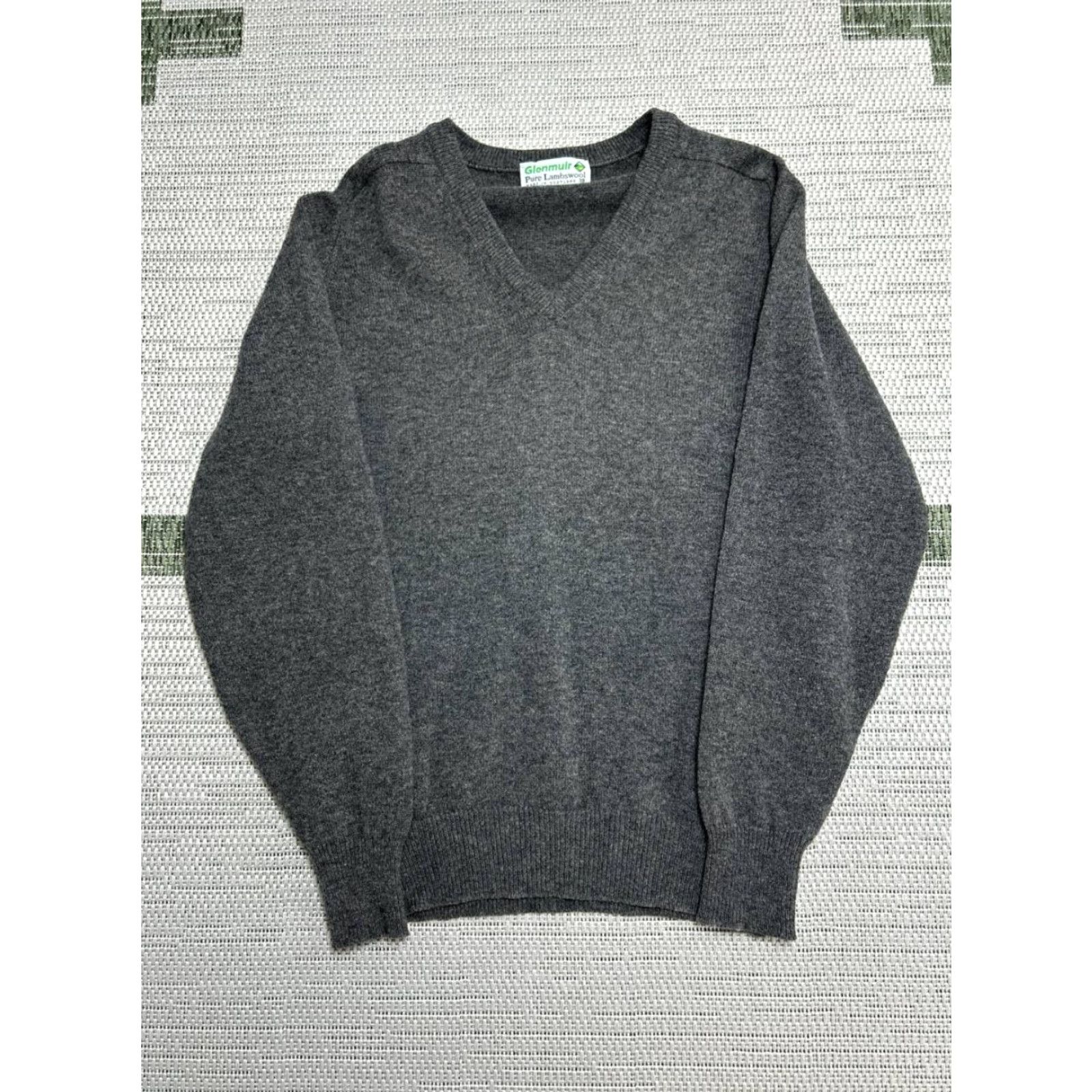 Vintage Glenmuir Golf Sweater Mens 38 Gray Wool Knit Pullover V-Neck Ribbed Trim Casual Outdoor 90s? Size US M / EU 48-50 / 2 - 3 Thumbnail