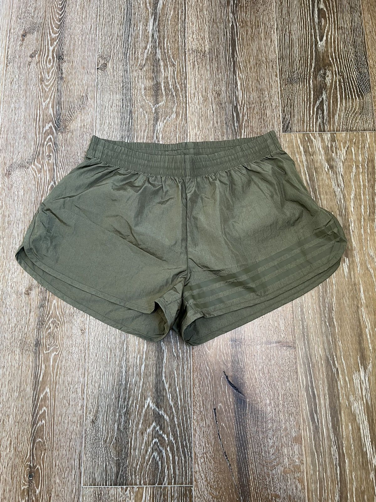 Adidas × Ivy Park Adidas ivy park wind shorts Size 29" - 1 Thumbnail