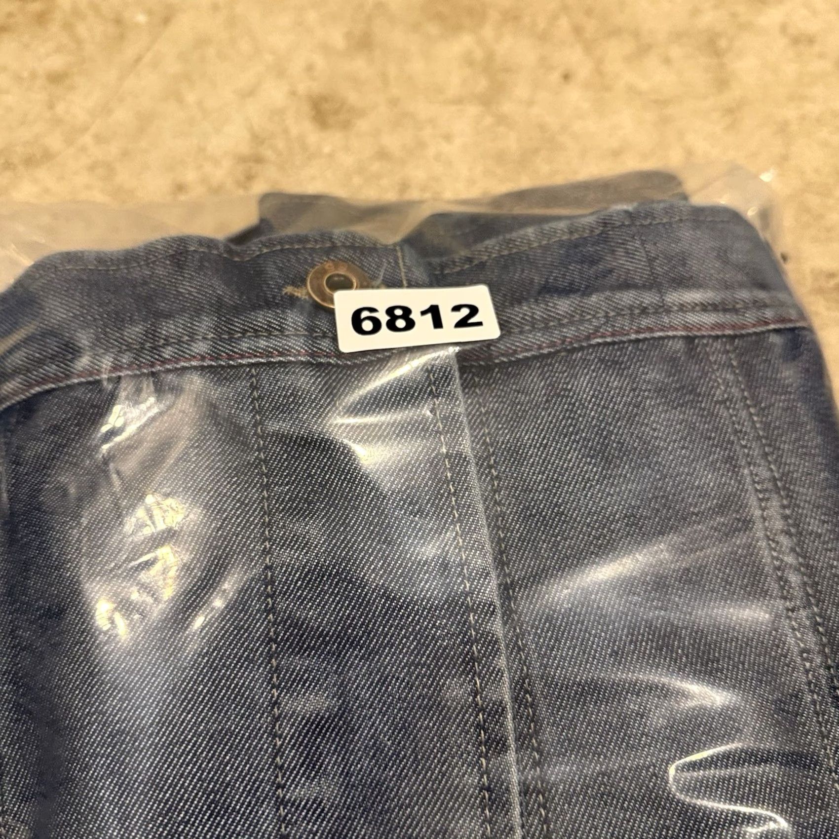 Tommy Hilfiger VINTAGE Tommy Hilfiger Denim Trucker Jacket Men XL Blue 90s Jeans Style Pockets Regular Fit Size US 36 / EU 52 - 7 Thumbnail