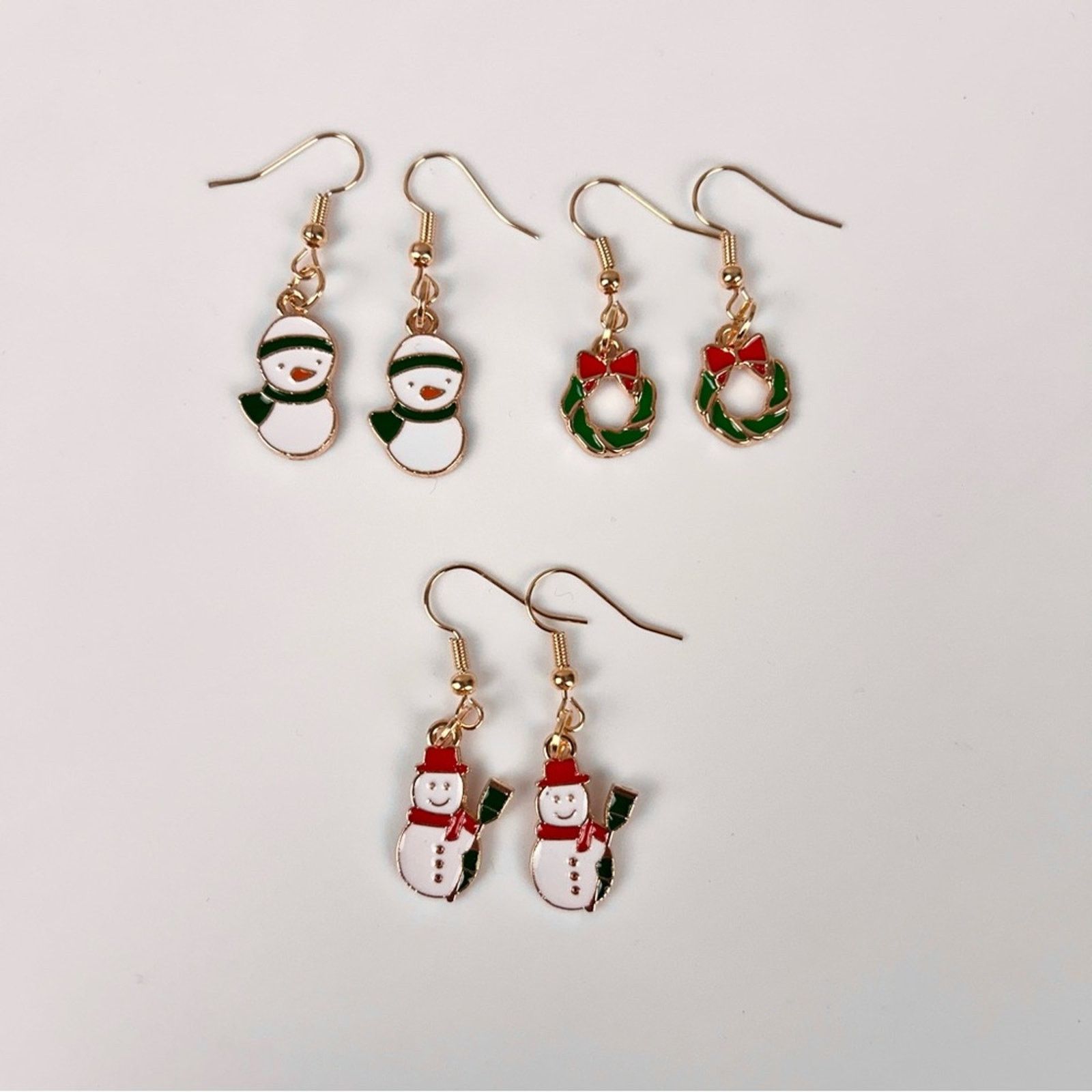 Unconditional 3 Pairs of Christmas Hook Earrings, Wreath, Santa Claus, New Size ONE SIZE - 1 Thumbnail