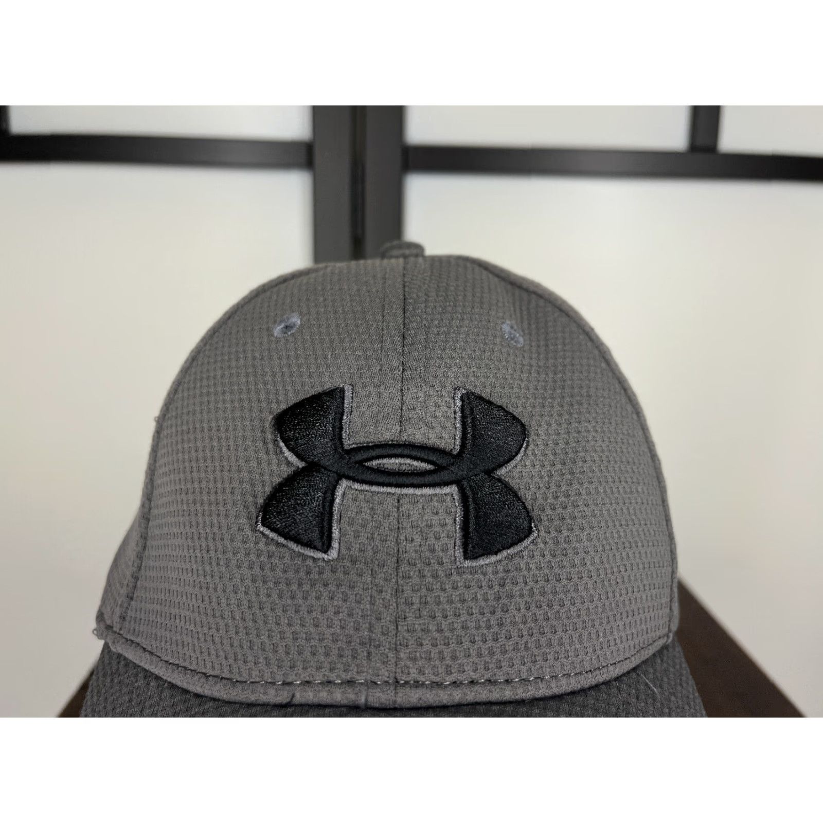 Under Armour Under Armour Hat Cap Fitted XL Adult Gray Polyester Outdoors Camp Hike Baseball Cap Men Black 90s Outdoor Sports Breathable Lightweight Mens Size ONE SIZE - 2 Thumbnail