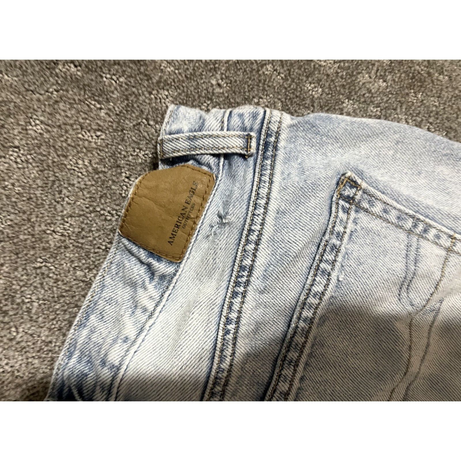 American Eagle Outfitters American Eagle Jeans Womens 2 Blue Mom Jean Tapered Leg 28x28 Denim Stretch Pocket 5-Pocket Logo Button Zipper Medium Wash Size 26" / US 2 / IT 38 - 5 Thumbnail