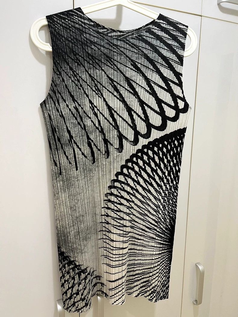 Issey Miyake Issey Miyake Firework pleated vest Size L / US 10 / IT 46 - 1 Thumbnail