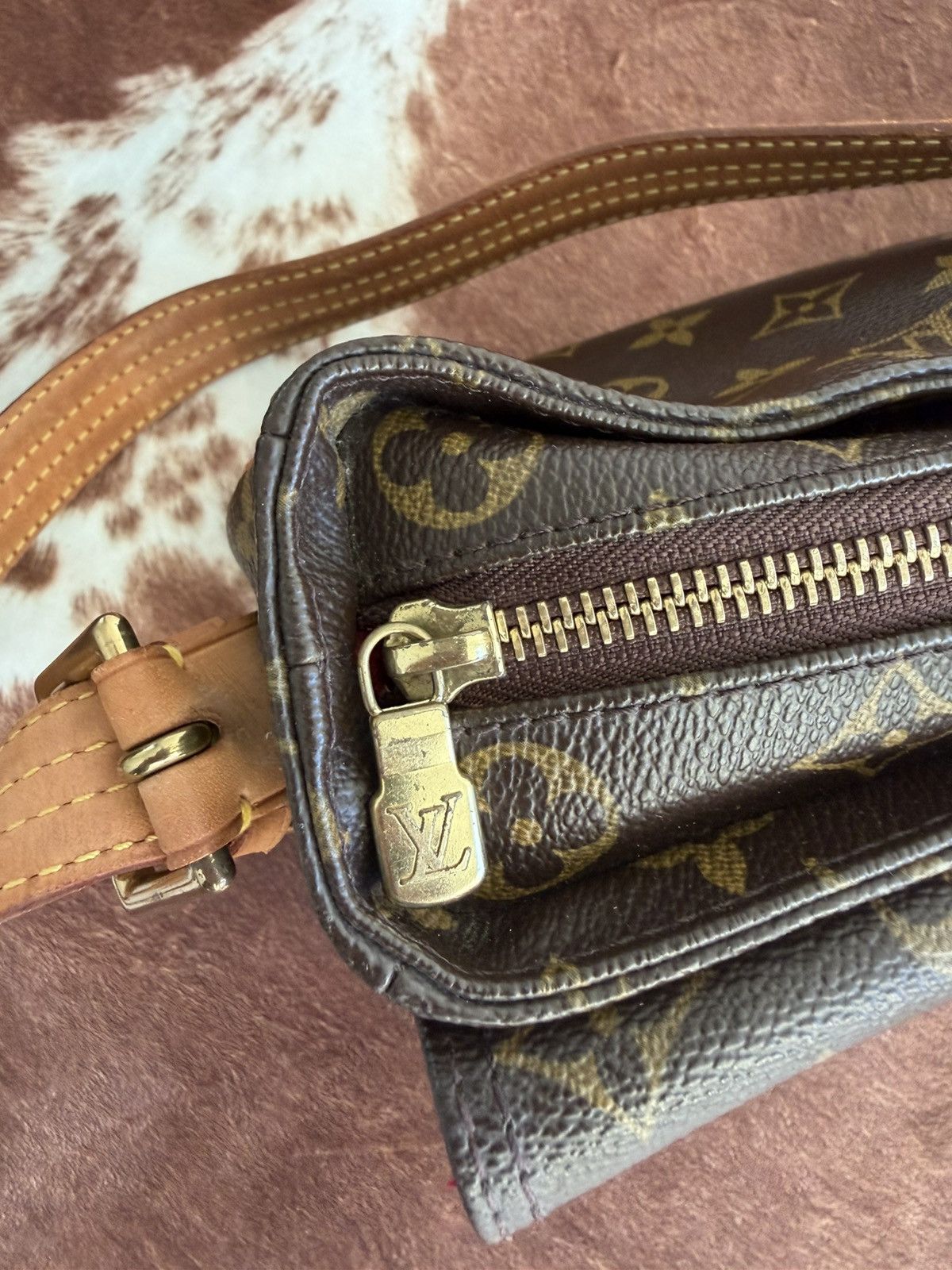 Louis Vuitton Louis Vuitton Monogram Cité Handbag MM Size ONE SIZE - 16 Thumbnail