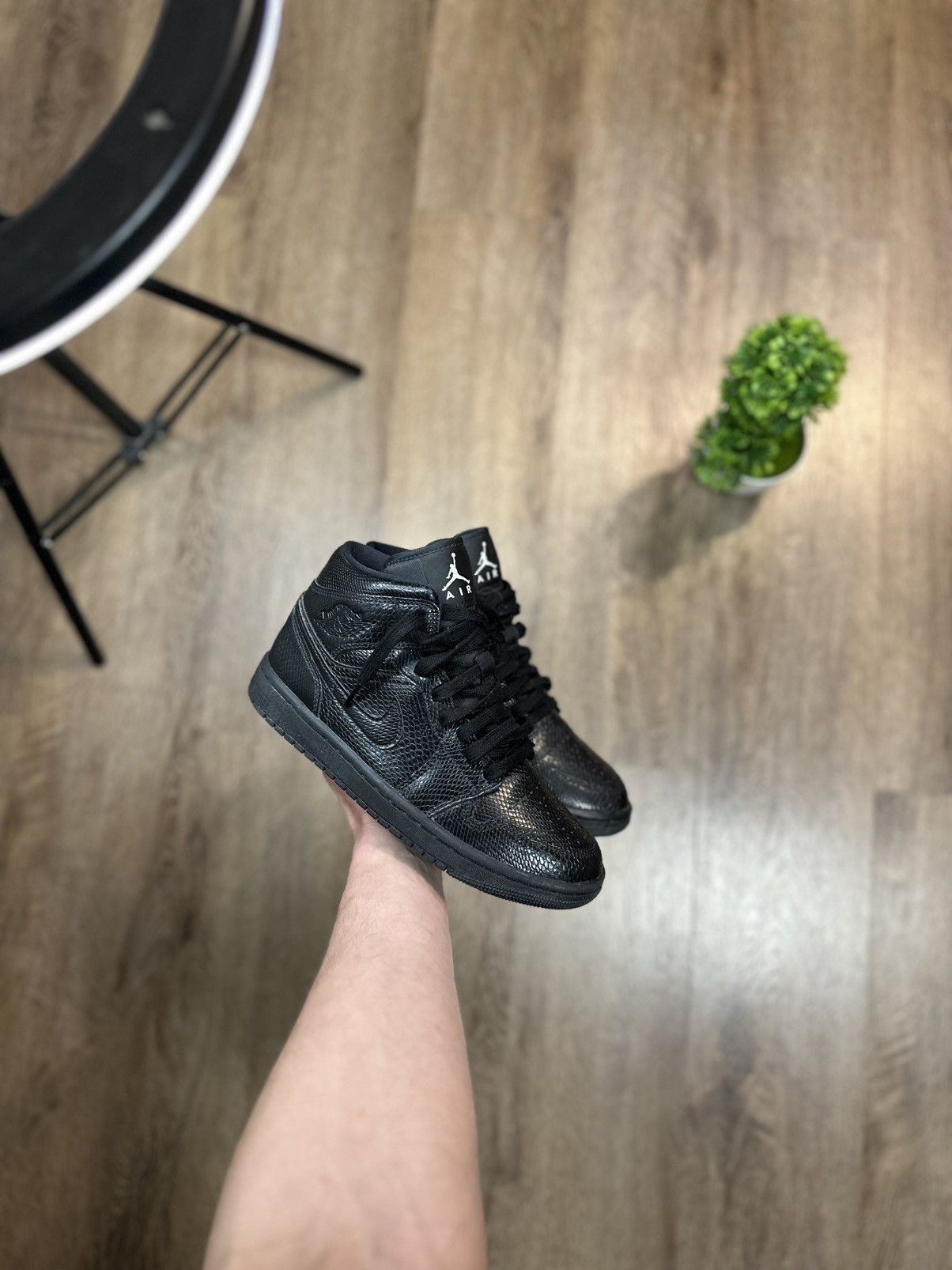 Nike Nike Air Jordan 1 Mid Black Snakeskin Size US 8.5 / IT 38.5 - 1 Thumbnail